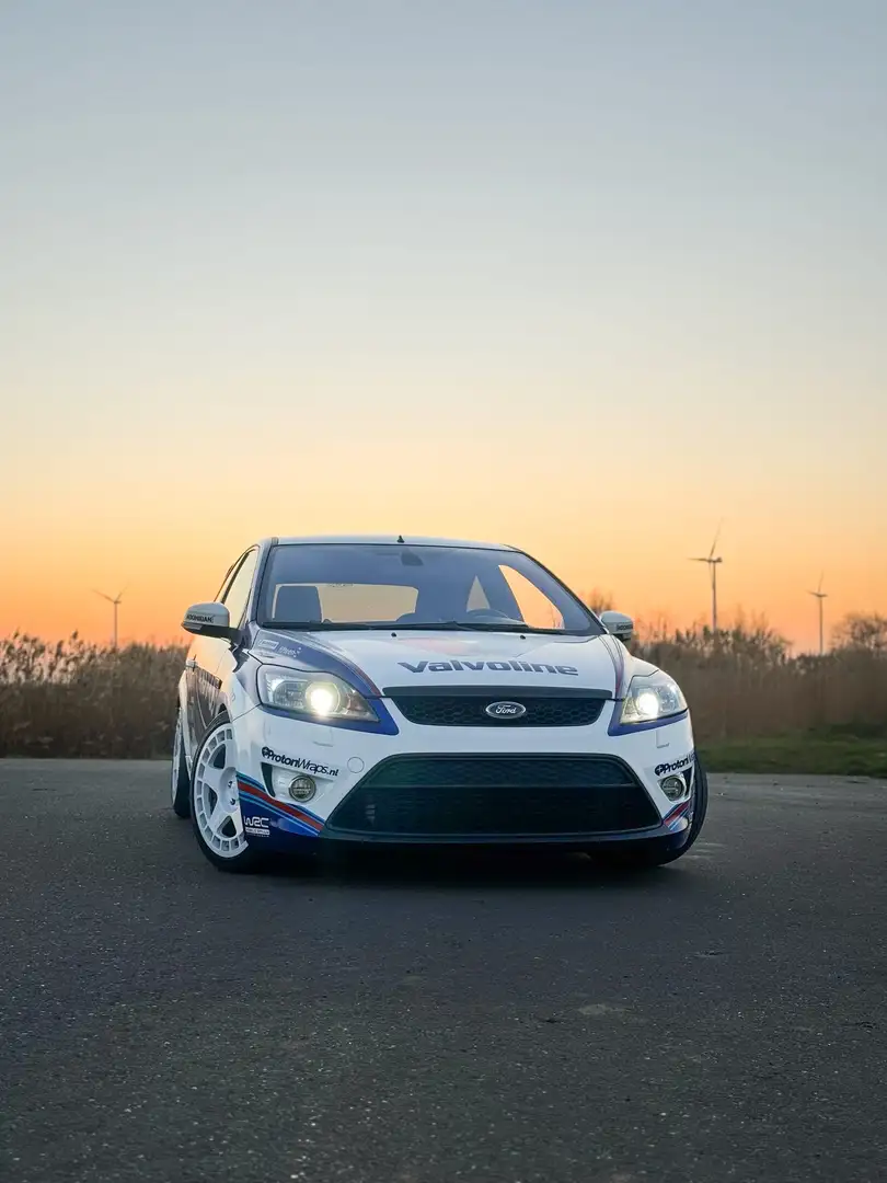 Ford Focus 2.5 ST 350PK Wit - 1