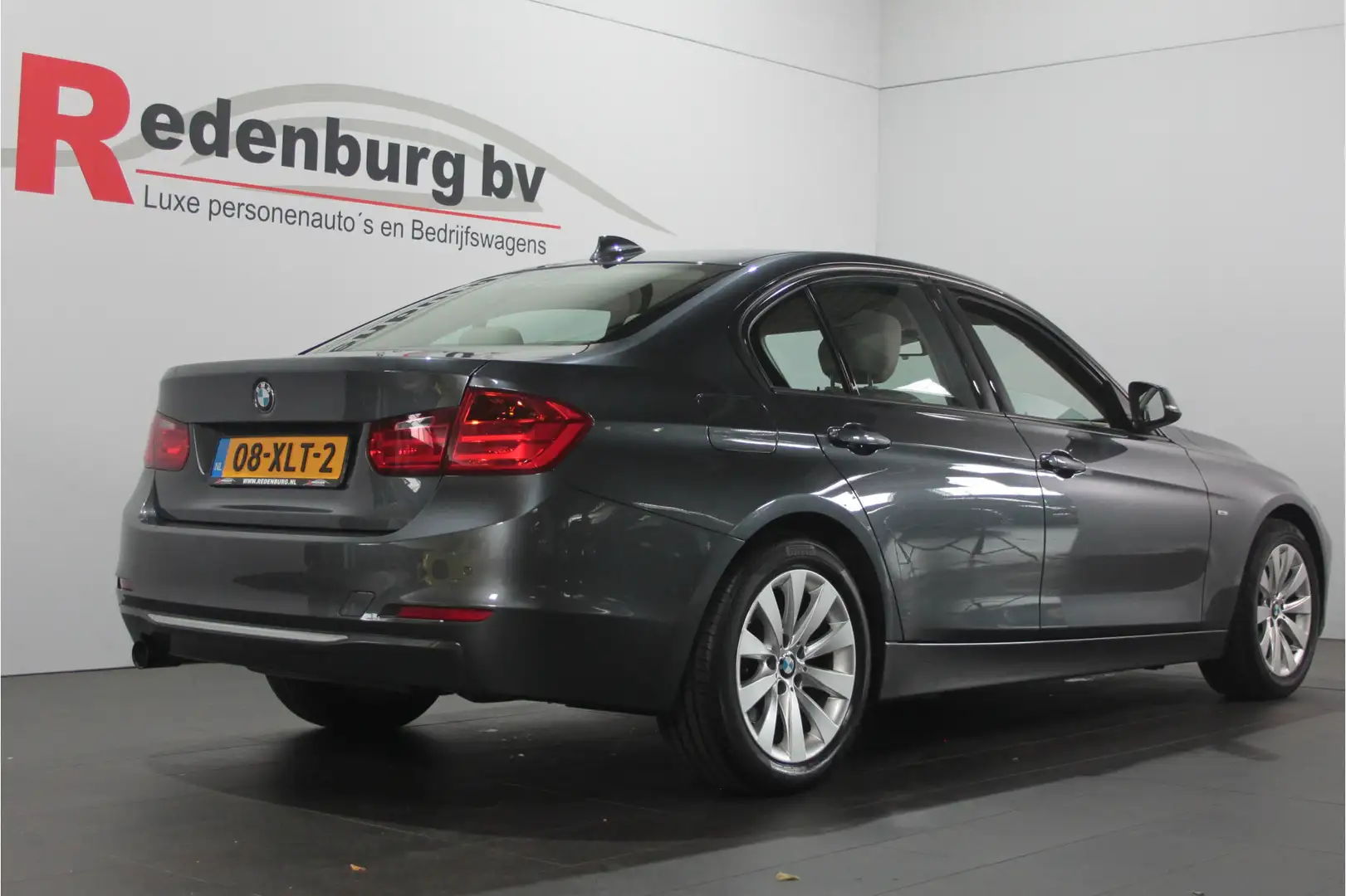 BMW 320 3-serie 320i Executive - Automaat - Navi / Bluetoo Grijs - 2