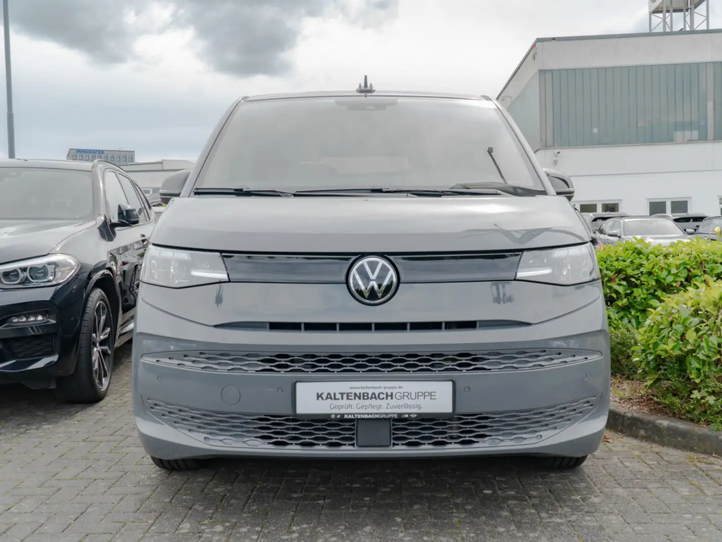 Volkswagen T7 Multivan 2.0 TDI AHK LED SHZ PDC KLIMA Grau - 2