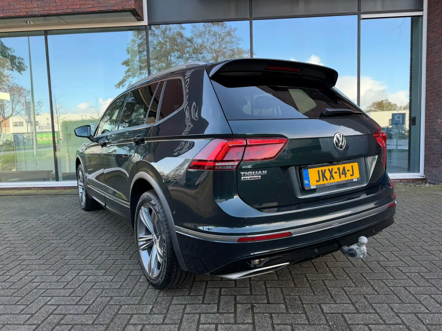 Volkswagen Tiguan Allspace 1.5 TSI 150PK Highline R - Automaat - Leder - Pano Grün - 2