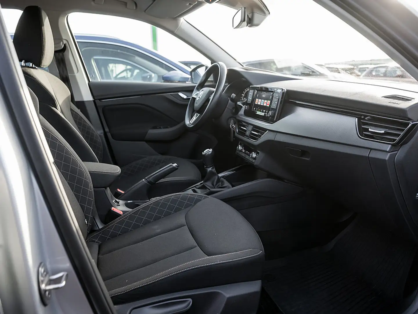 Skoda Kamiq 1.6 TDI Ambition AHK KLIMA SHZ GRA PDC Silber - 2