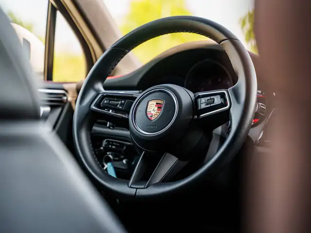 Porsche Macan view 8