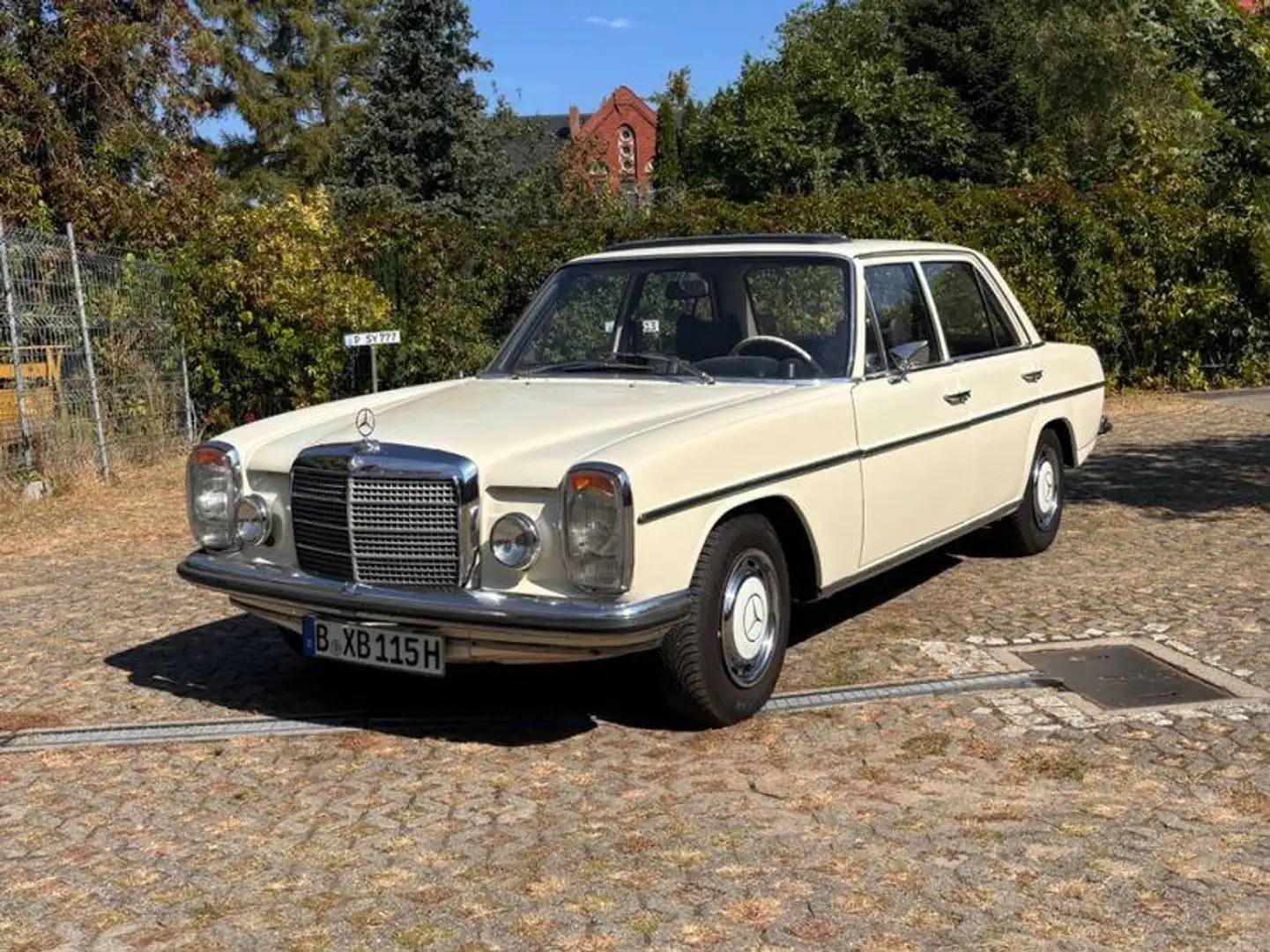 Mercedes-Benz 200 200 Alb - 1