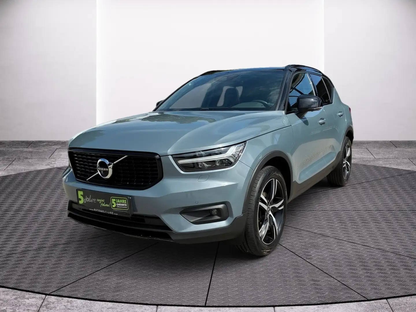 Volvo XC40 T3- R Design LED+Navi+2xKlima+Fernlichtass. Grau - 2