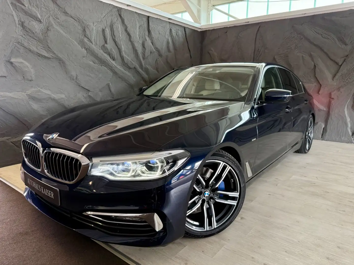 BMW 530 D Luxury line/ACC/AHK/LED/19-ZOLL/TOP ZUSTAND Blau - 1