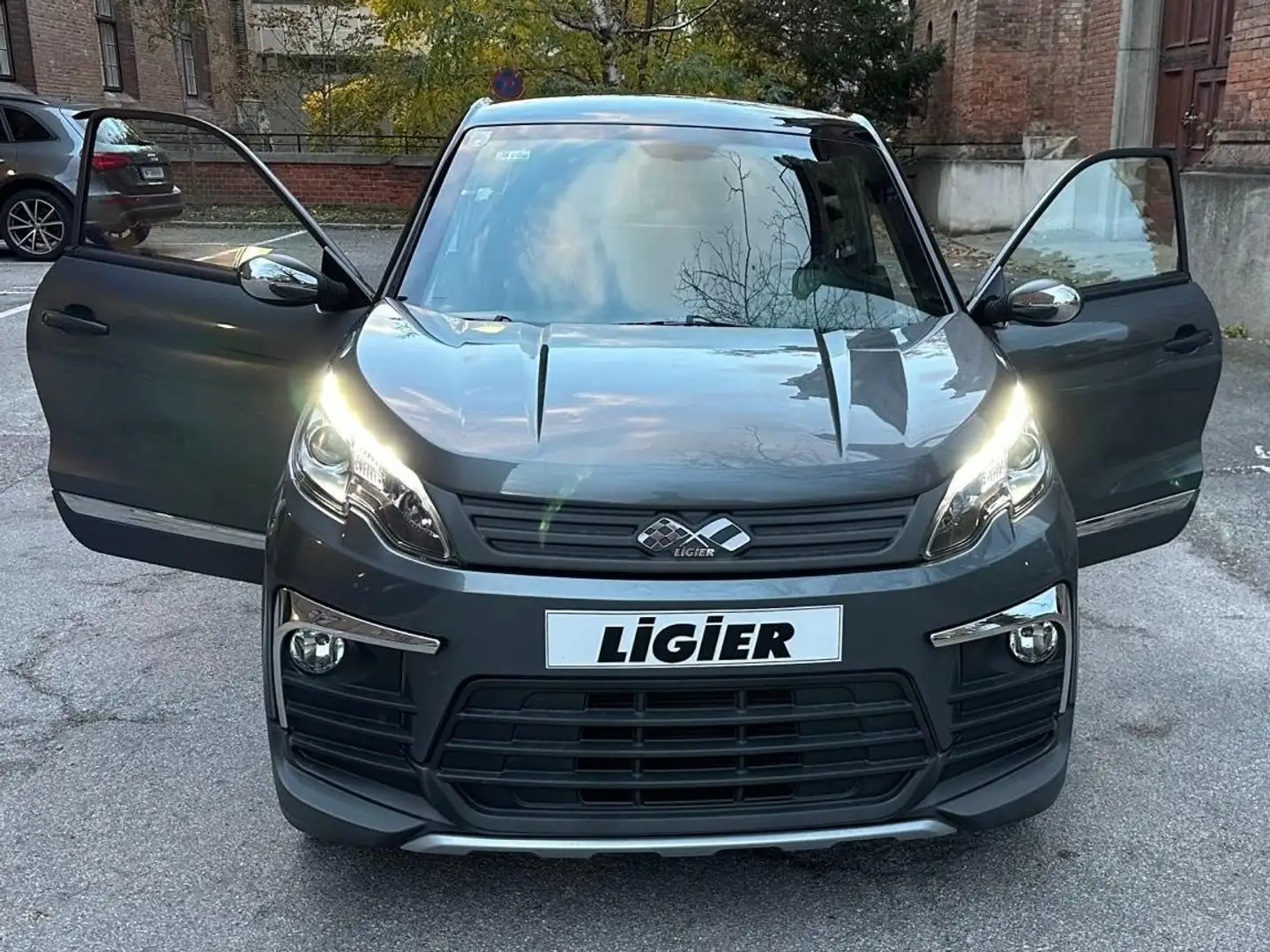 Ligier JS 60 TOP AUSGESTATTETER LIGIER JS 60 SUV ULTIMATE Sport Grau - 1