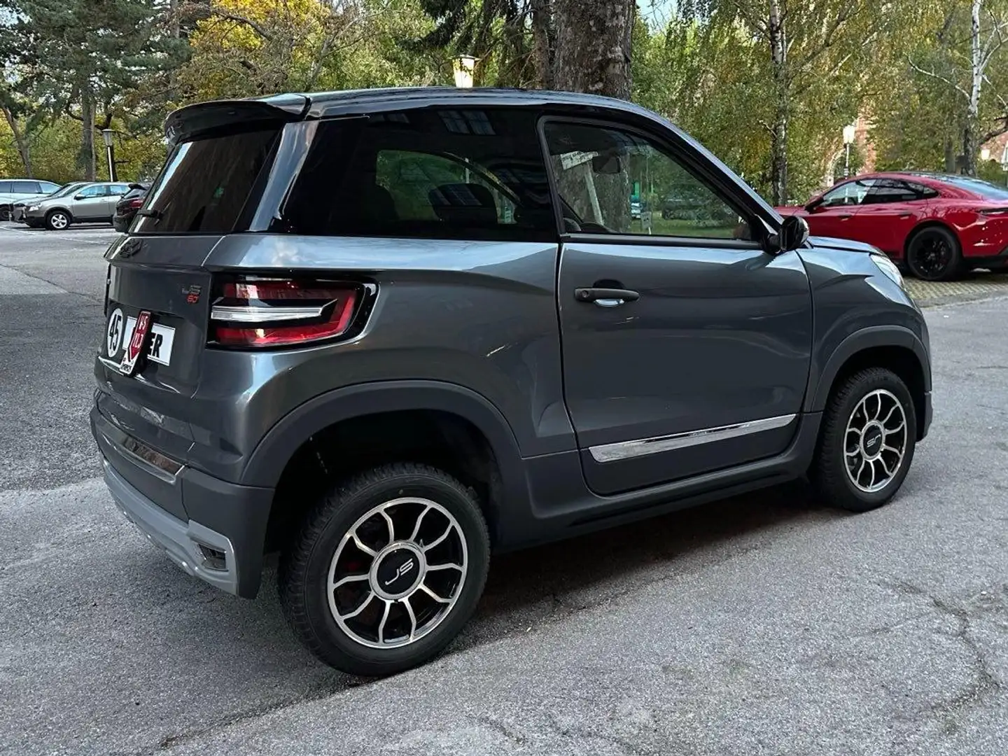 Ligier JS 60 TOP AUSGESTATTETER LIGIER JS 60 SUV ULTIMATE Sport Grau - 2