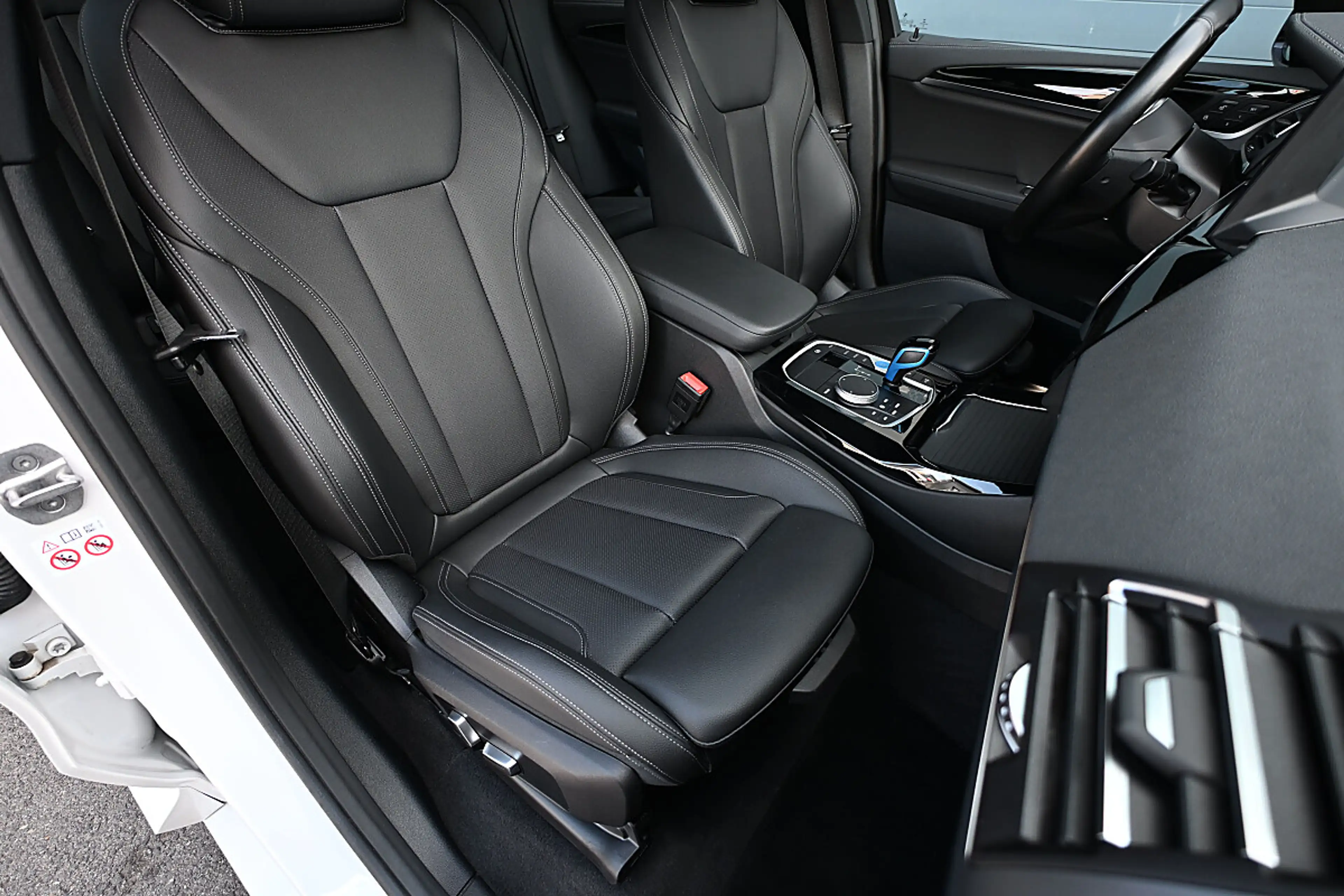 BMW iX3 M 73,8kWh Sport ACC, DrivingProf, LED, Kamera, ... — photo 13
