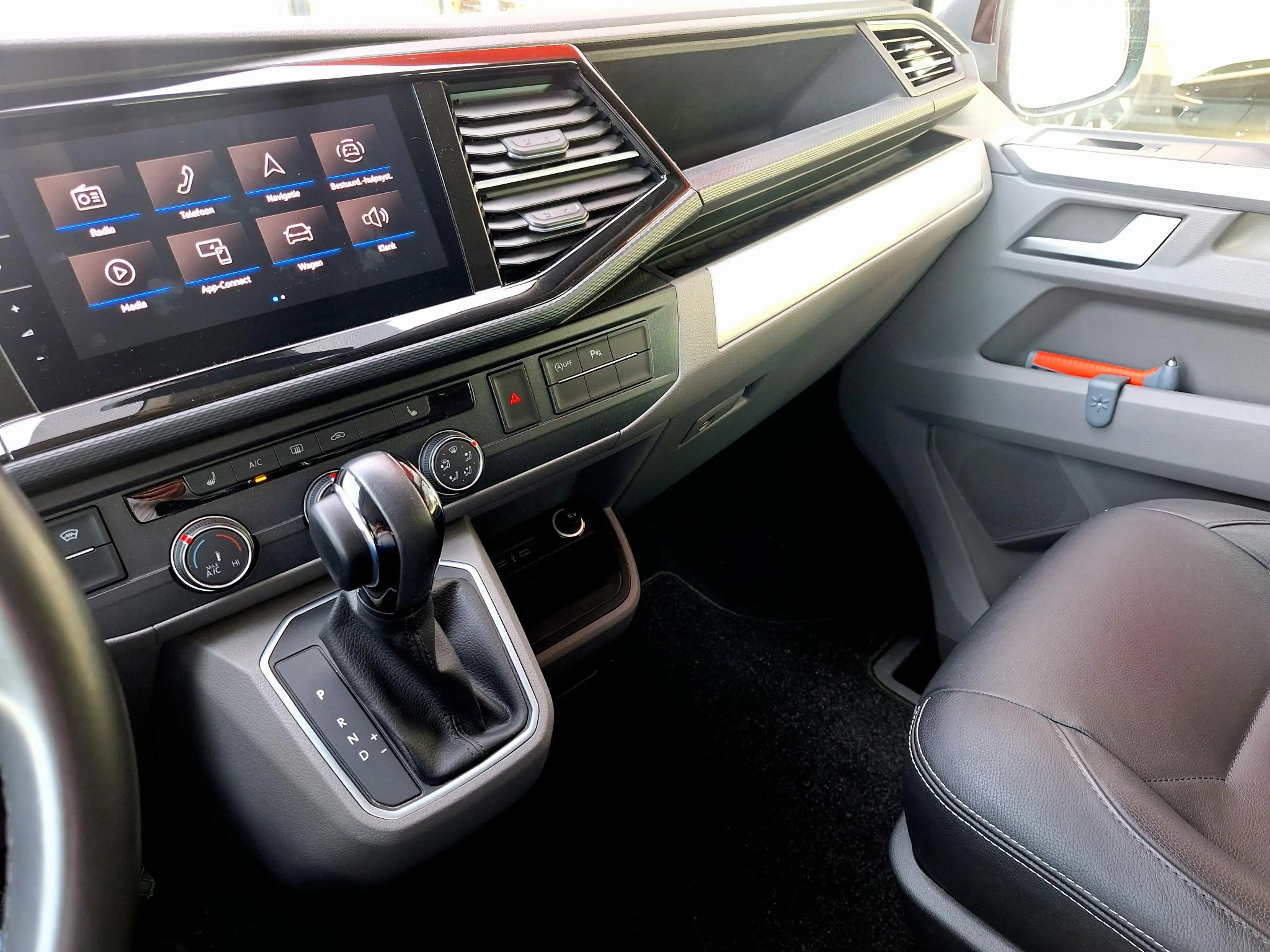 Volkswagen T6.1 Transporter 2.0 TDI L2H1 30 DC Bulli Automaat | NL-Auto | Trek — photo 22