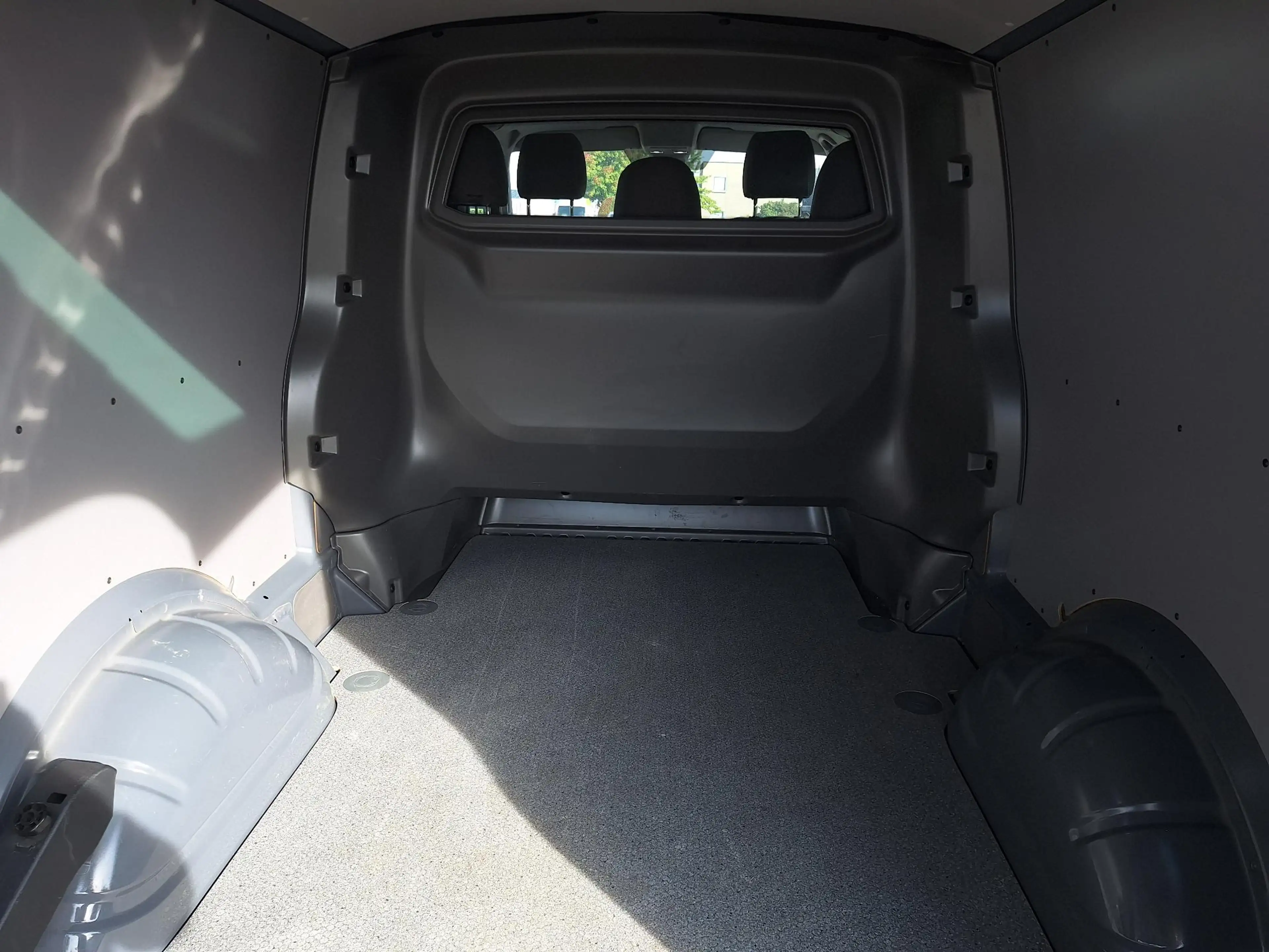Volkswagen T6.1 Transporter 2.0 TDI L2H1 30 DC Bulli Automaat | NL-Auto | Trek — photo 12