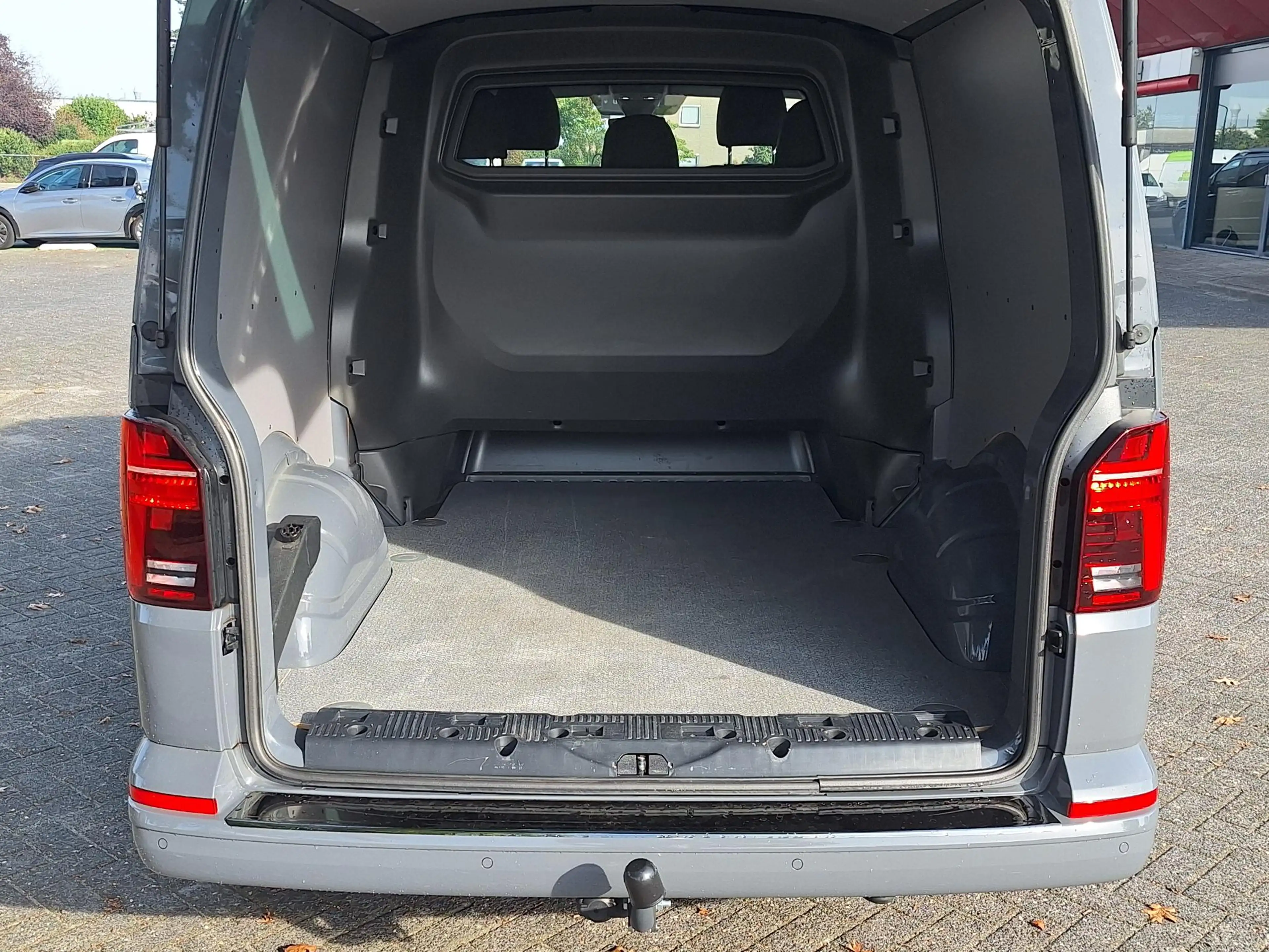 Volkswagen T6.1 Transporter 2.0 TDI L2H1 30 DC Bulli Automaat | NL-Auto | Trek — photo 11