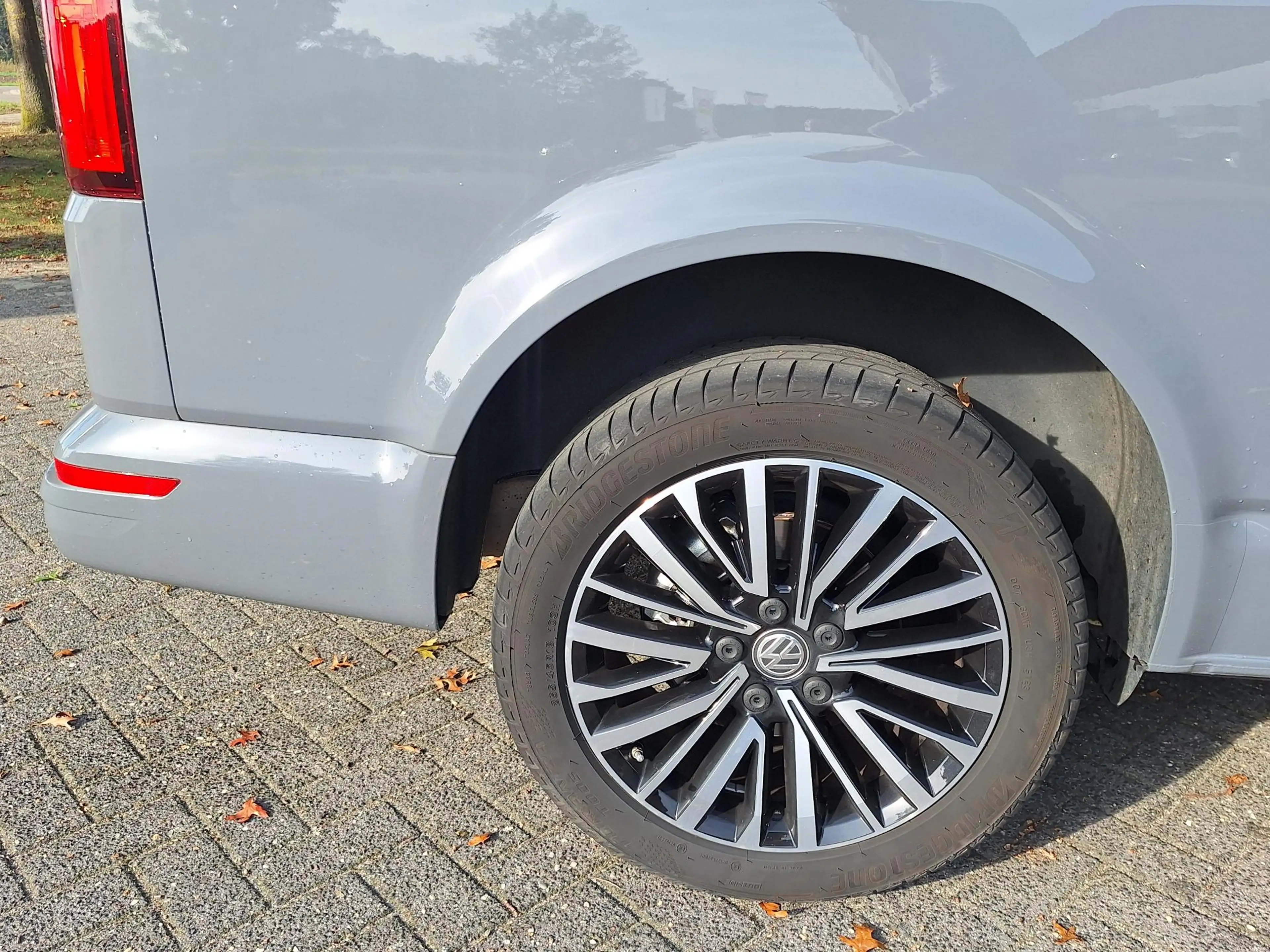 Volkswagen T6.1 Transporter 2.0 TDI L2H1 30 DC Bulli Automaat | NL-Auto | Trek — photo 9