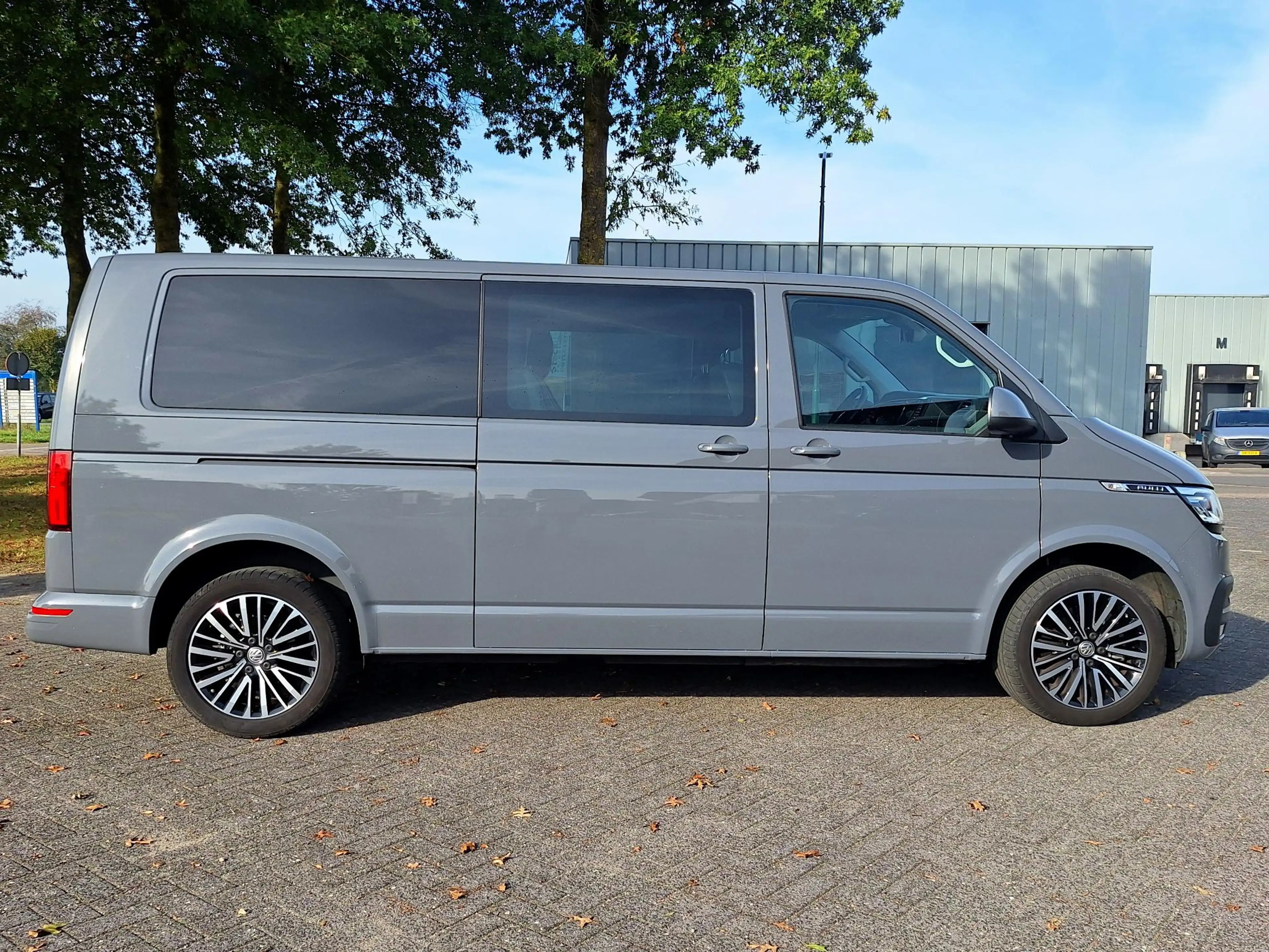 Volkswagen T6.1 Transporter 2.0 TDI L2H1 30 DC Bulli Automaat | NL-Auto | Trek — photo 5
