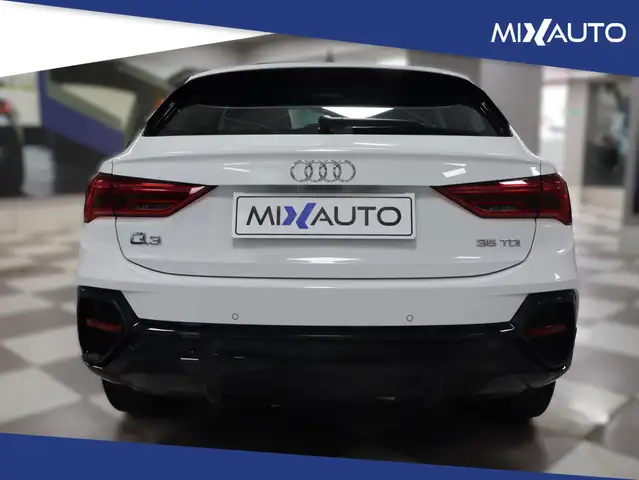 Audi Q3 view 4