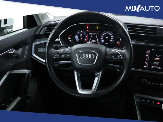 Audi Q3 view 14