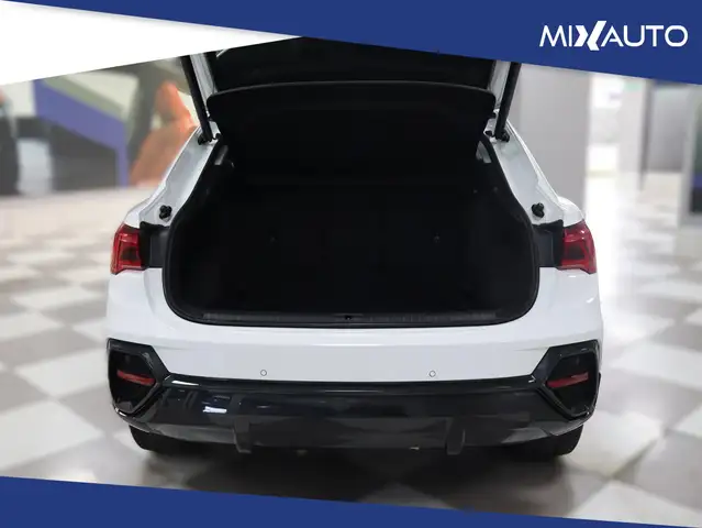 Audi Q3 view 7