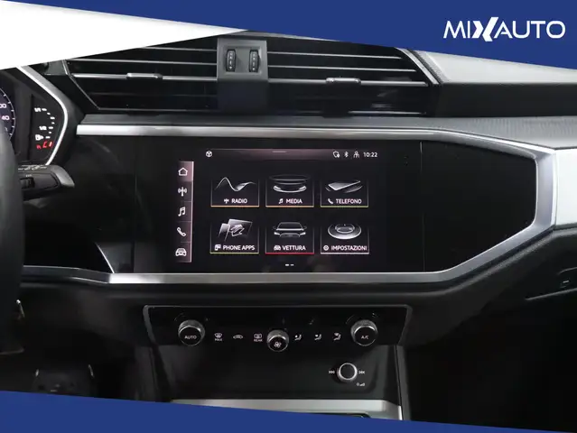 Audi Q3 view 15