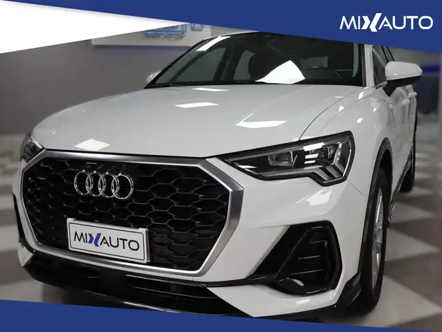 Audi Q3 view 9