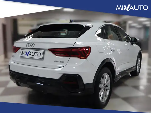 Audi Q3 view 5