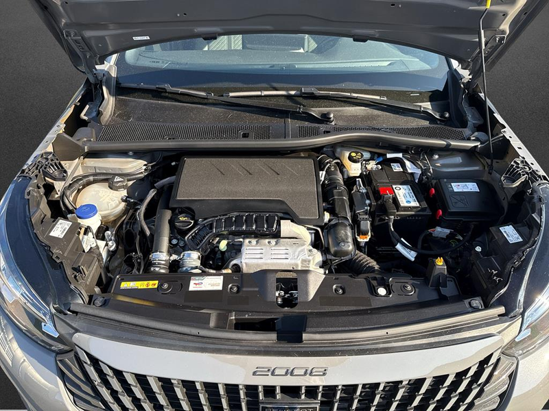 Peugeot 2008 1.2 PureTech 130, Allure — photo 8