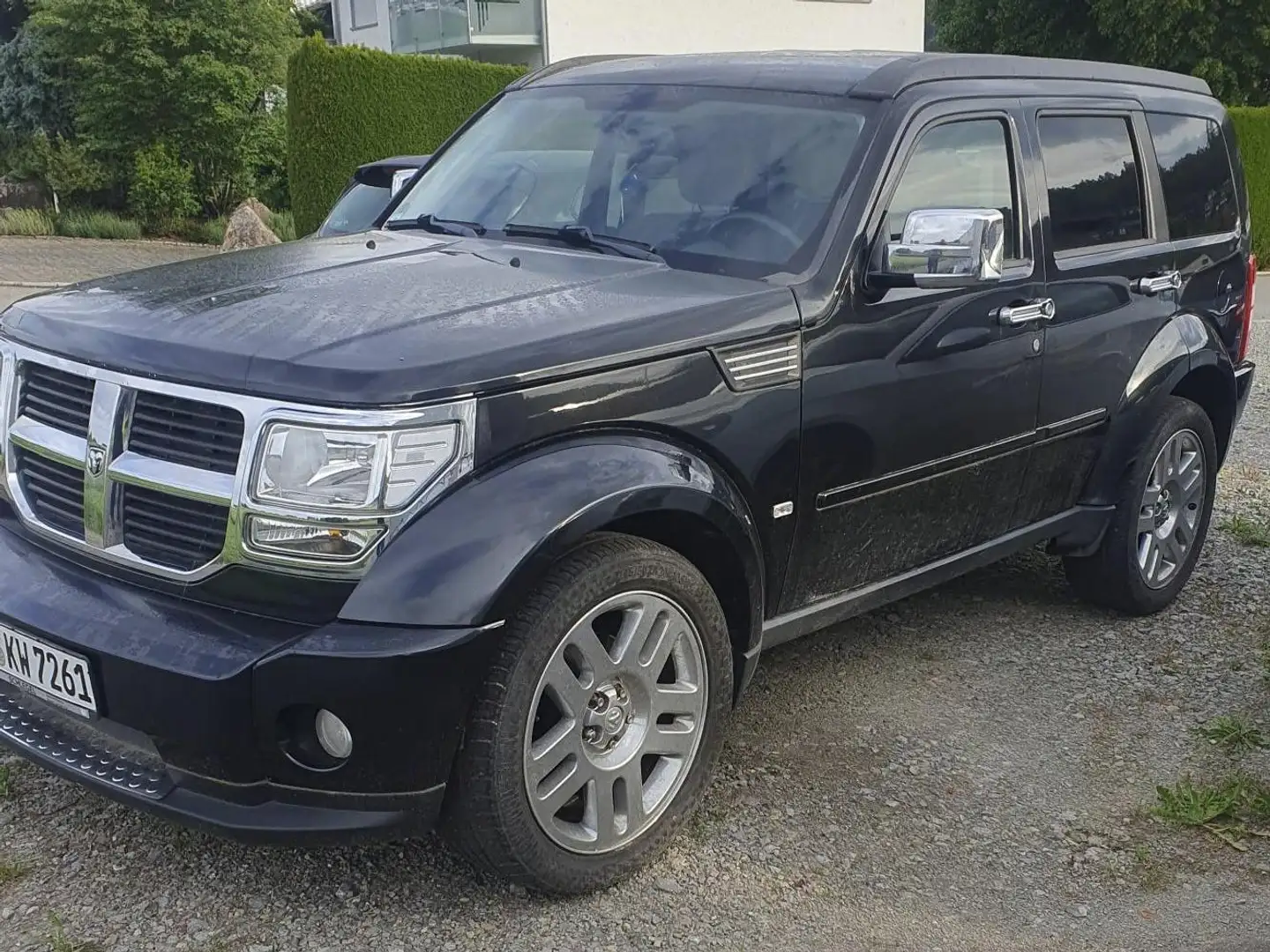 Dodge Nitro SXT Schwarz - 2