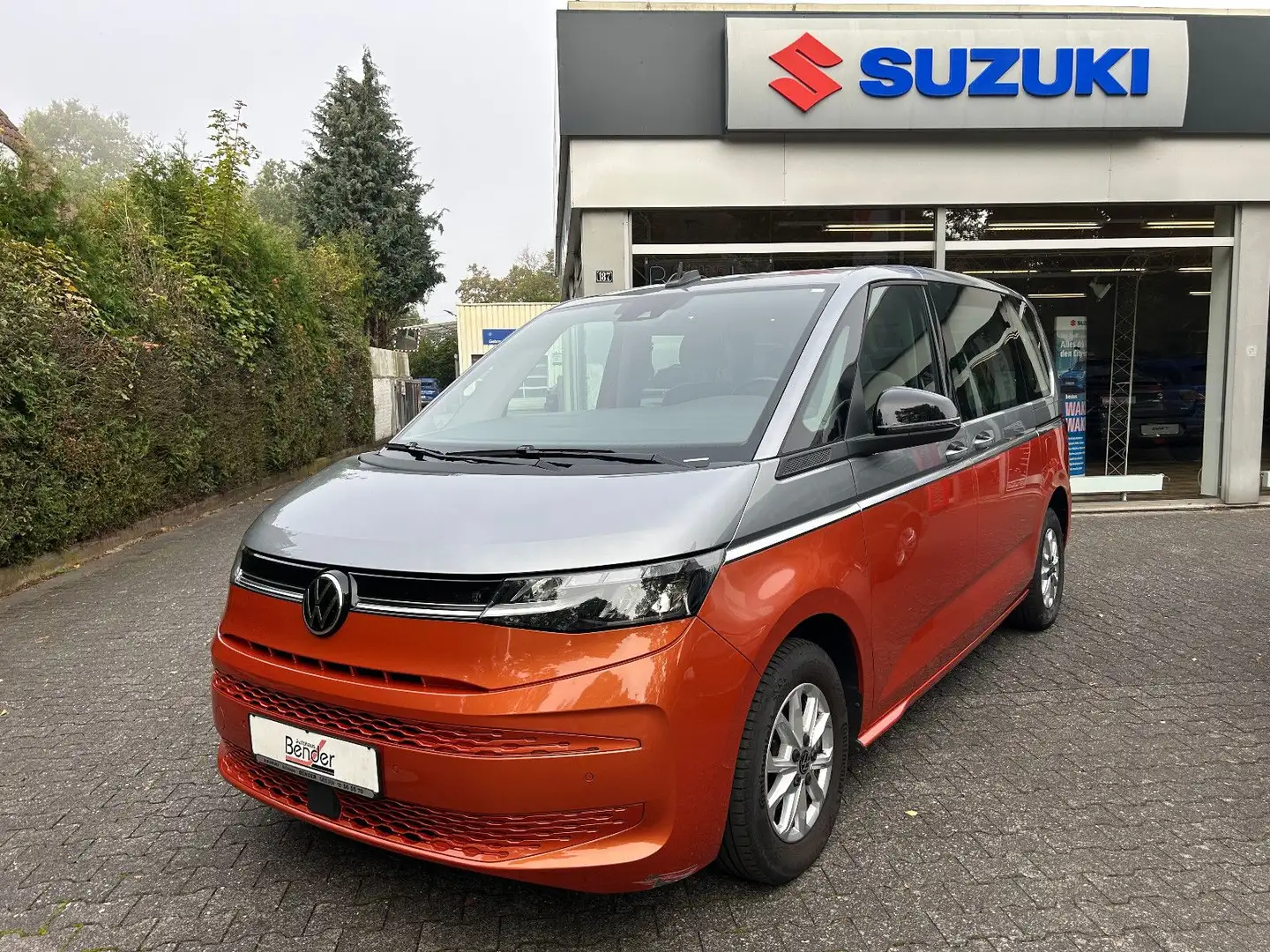 Volkswagen T7 Multivan Life 7-SITZER SCHIEBETÜREN SCHW. AHK Silber - 1