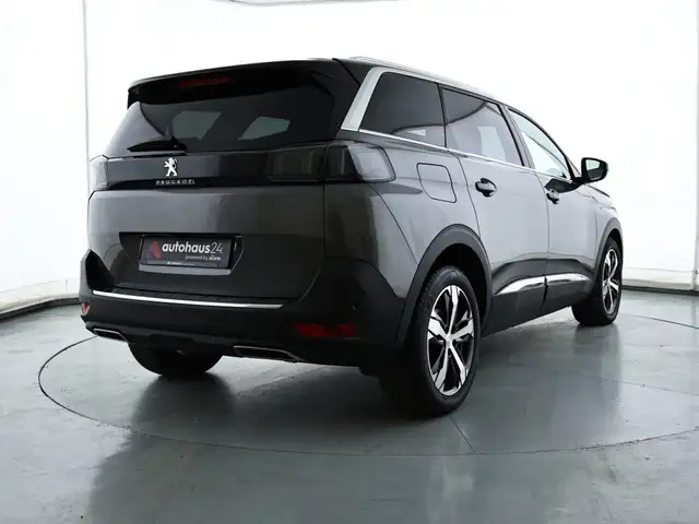 Peugeot 5008 view 5