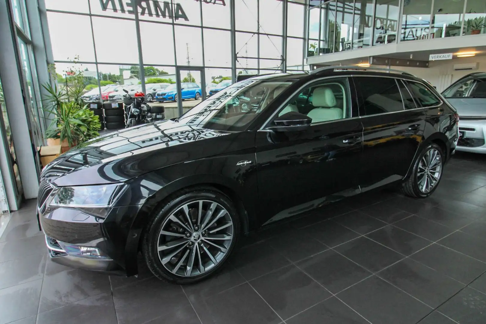 Skoda Superb Combi L&K 4x4 Business/TV/Pano/StandH/DAB Negro - 1