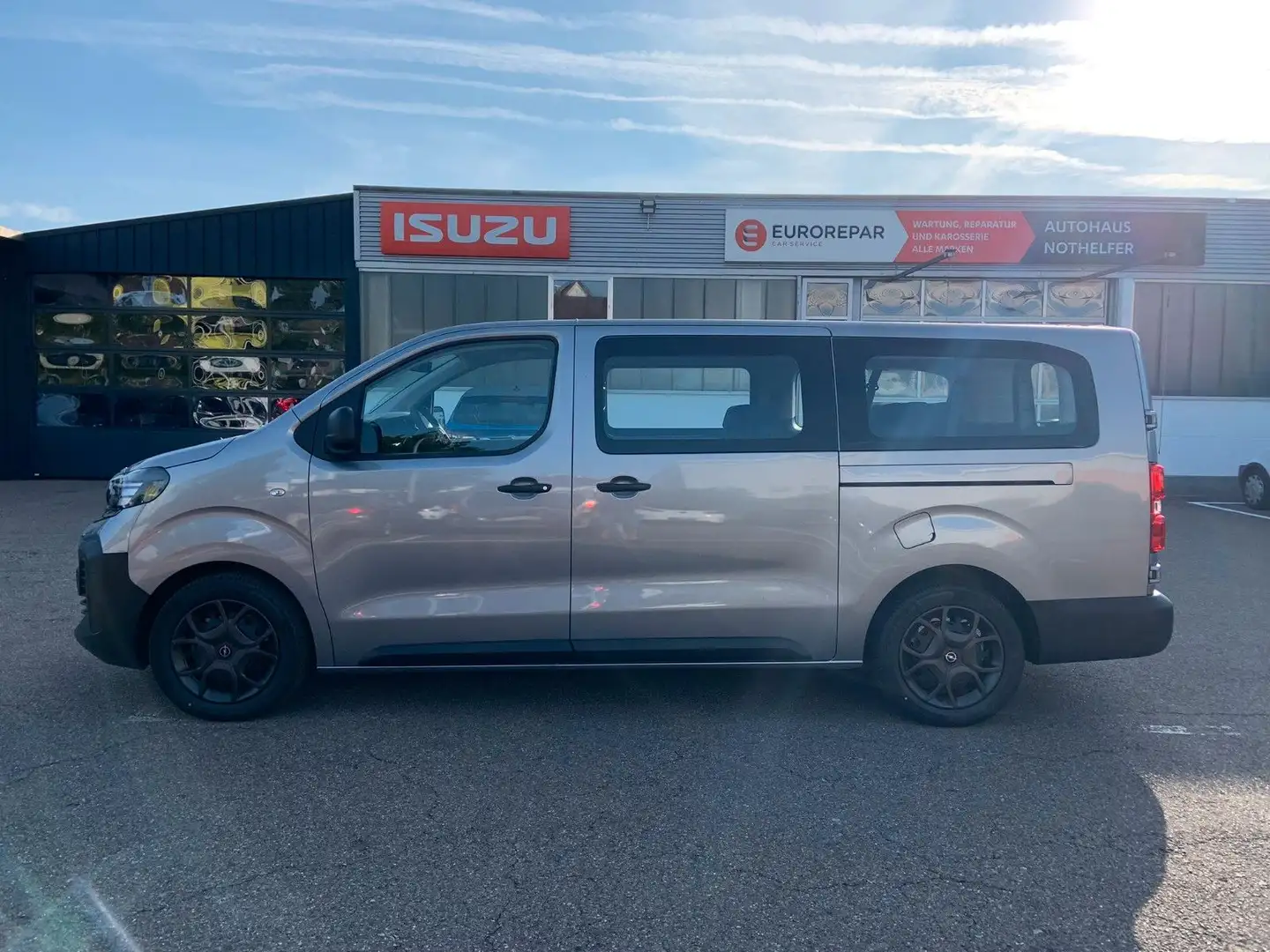 Opel Vivaro Kombi XL 9 Sitze 8 AT 5 Jahre Garantie Grau - 1