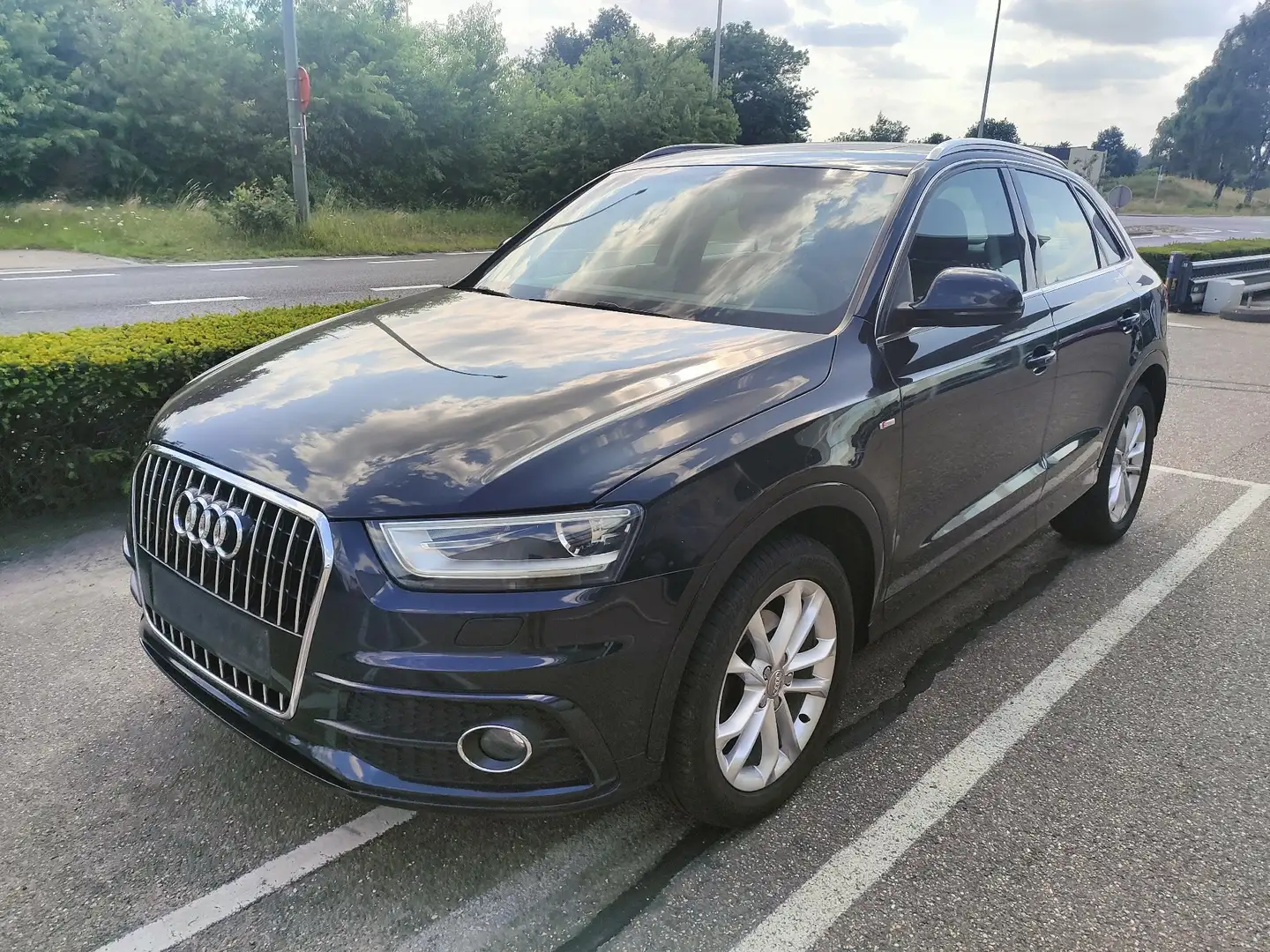 Audi Q3 2.0 TDI S-line - 1