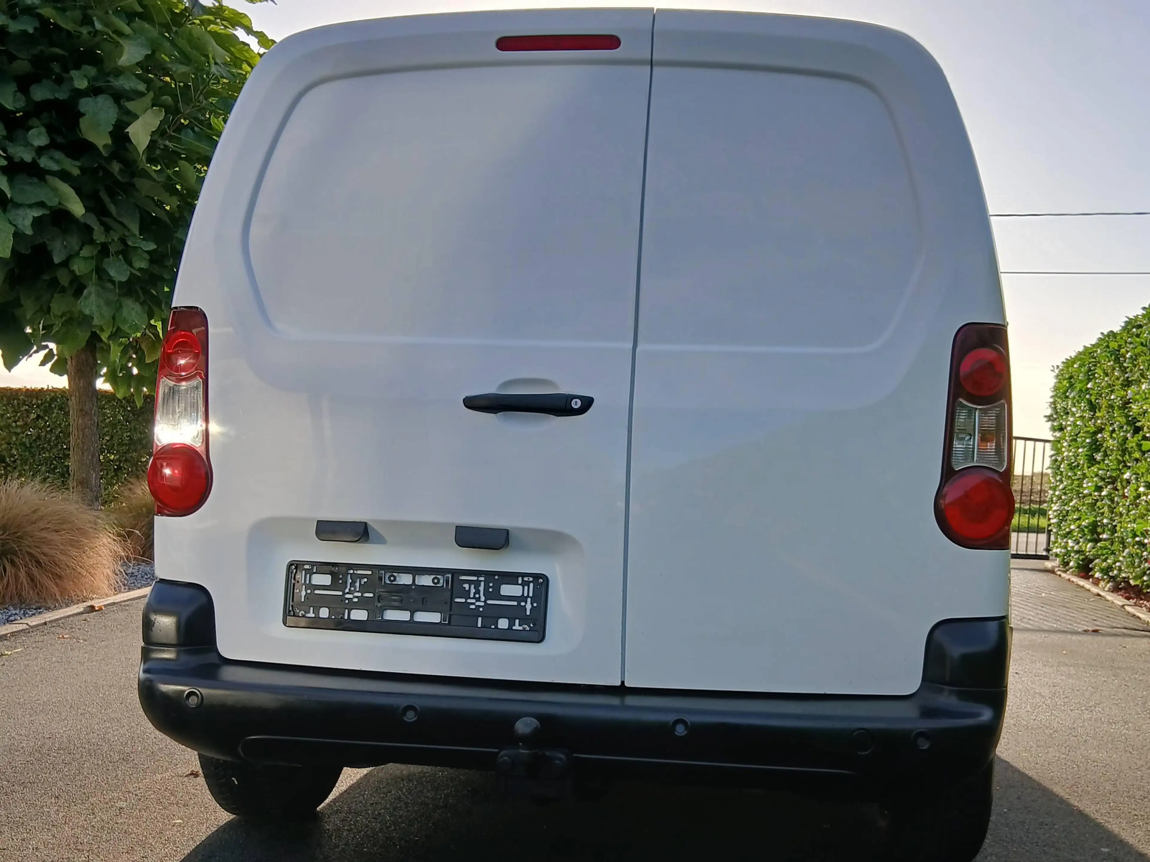 Peugeot Partner 1.6 diesel    2019    76500  3plaatsen  gps  trekhaak — photo 3