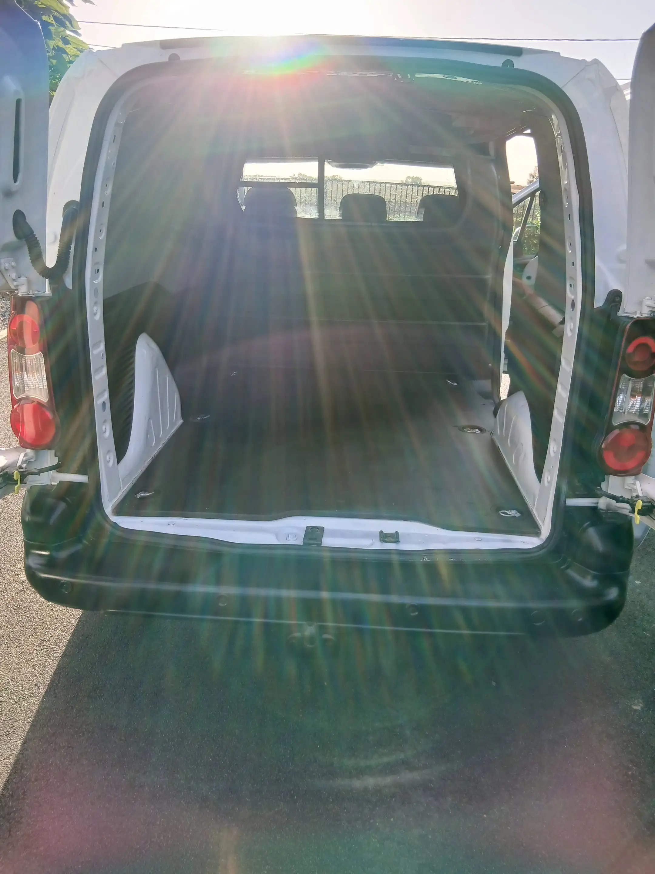 Peugeot Partner 1.6 diesel    2019    76500  3plaatsen  gps  trekhaak — photo 10