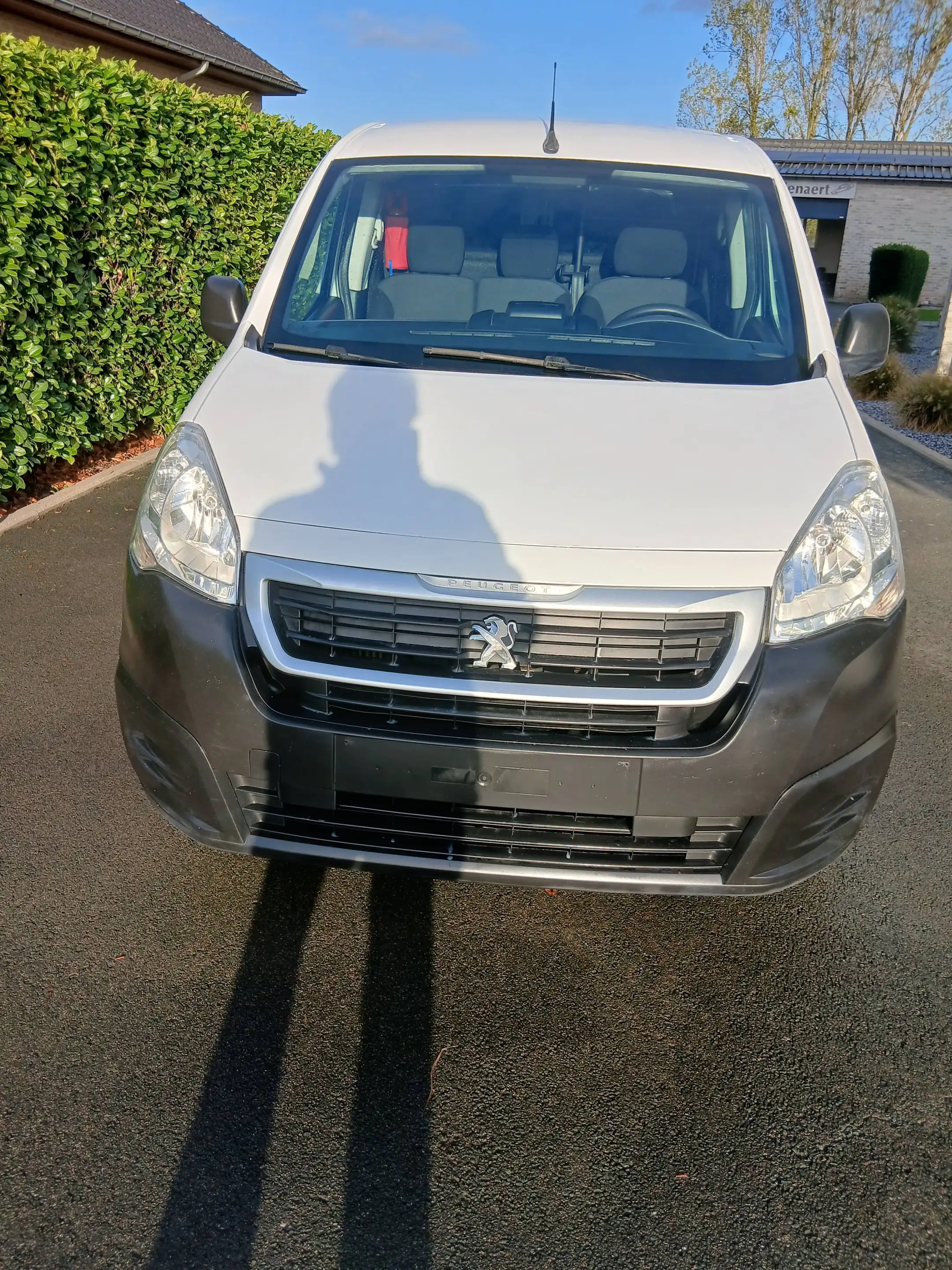 Peugeot Partner 1.6 diesel    2019    76500  3plaatsen  gps  trekhaak — photo 5
