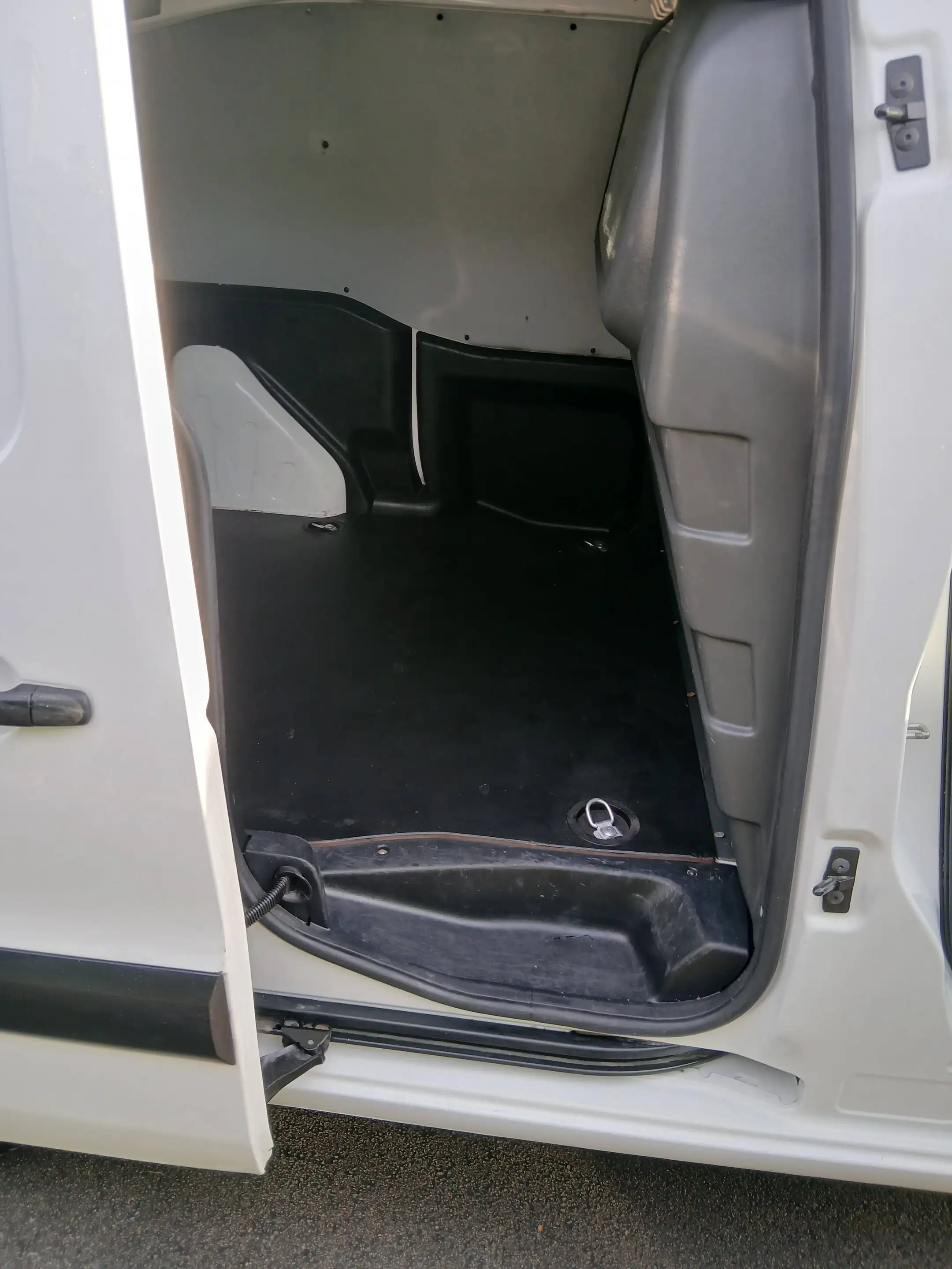 Peugeot Partner 1.6 diesel    2019    76500  3plaatsen  gps  trekhaak — photo 9