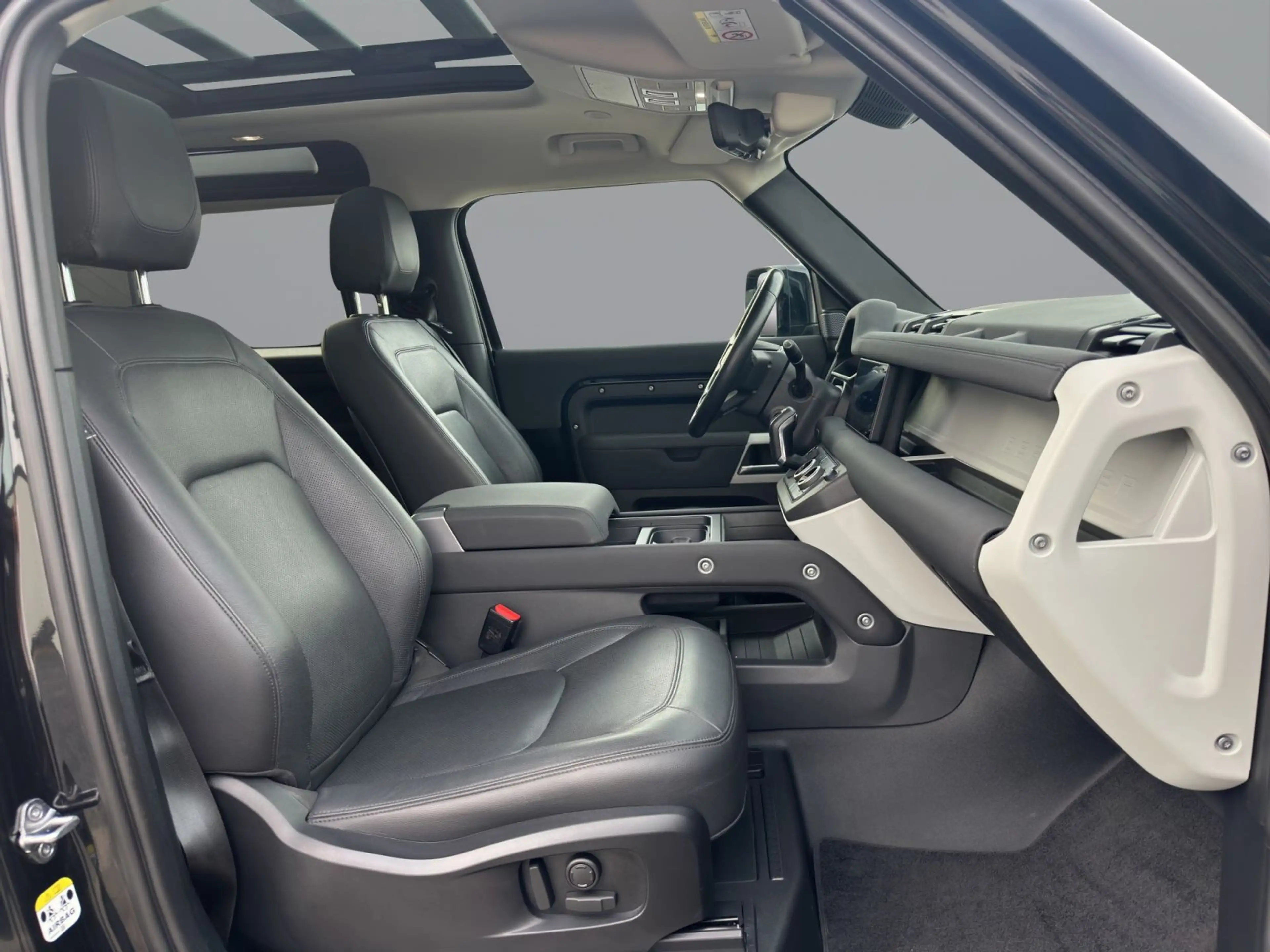 Land Rover Defender 90 D250 XS Edition AHK WinterPack — photo 3