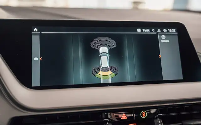 BMW 1 Series view 19