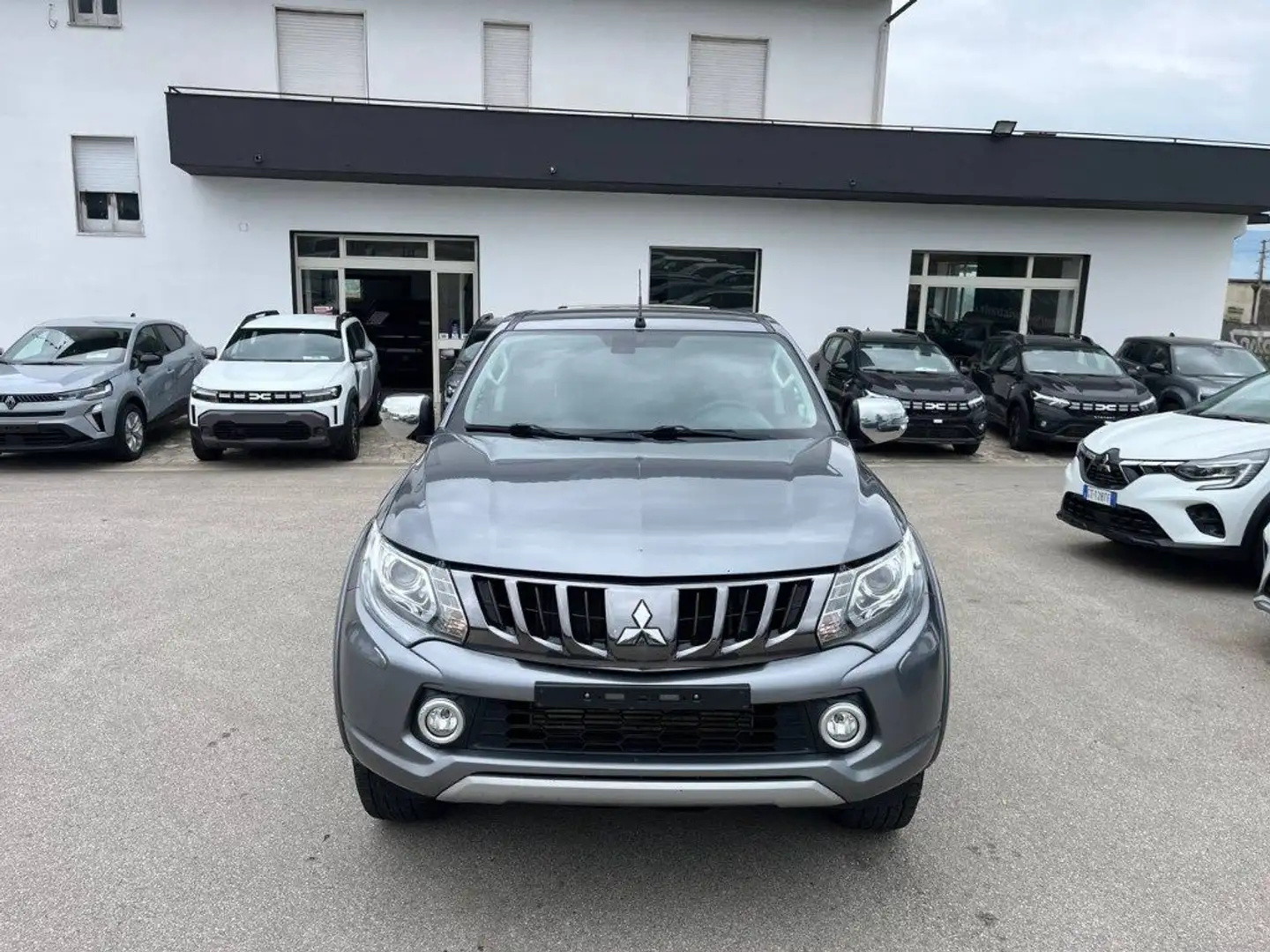 Mitsubishi L200 2.4 DI-D/181CV Double Cab Intense Hp Mivec SDA Grijs - 2