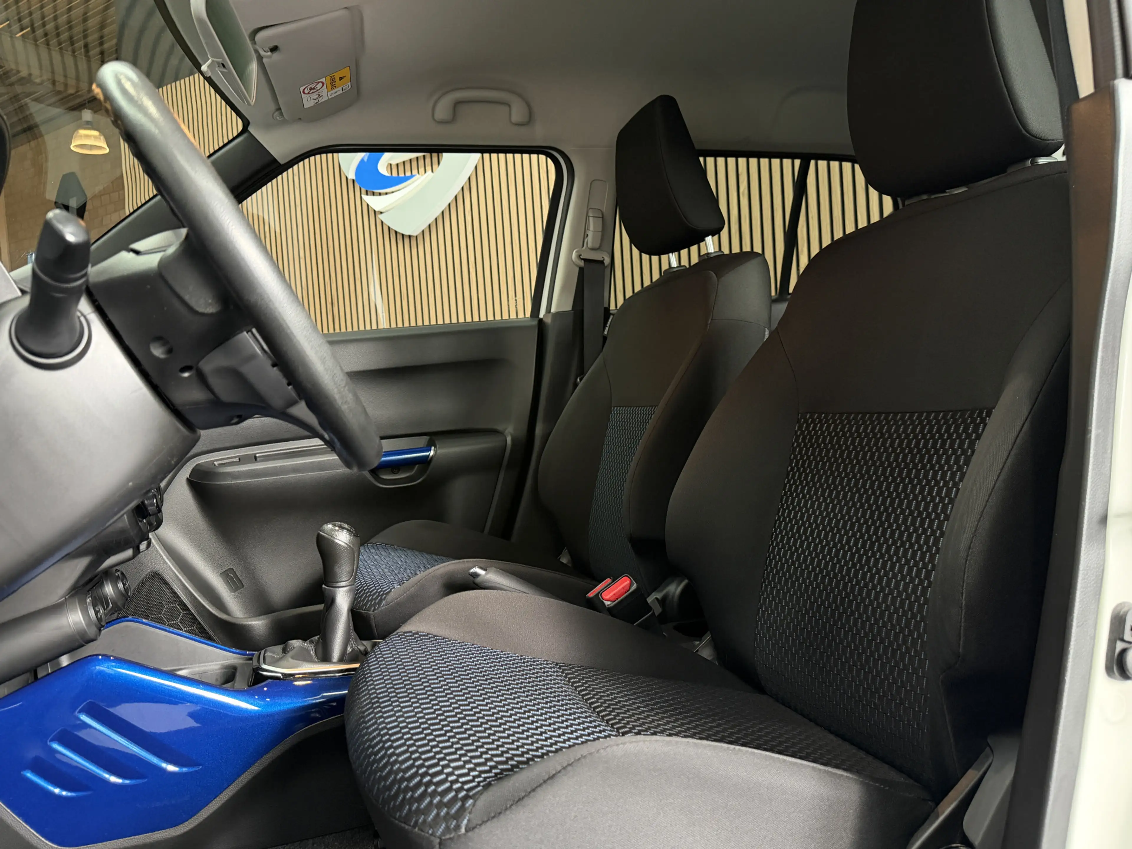 Suzuki Ignis 1.2 Smart Hybrid Select | Navi | Led | Camera | St — photo 4