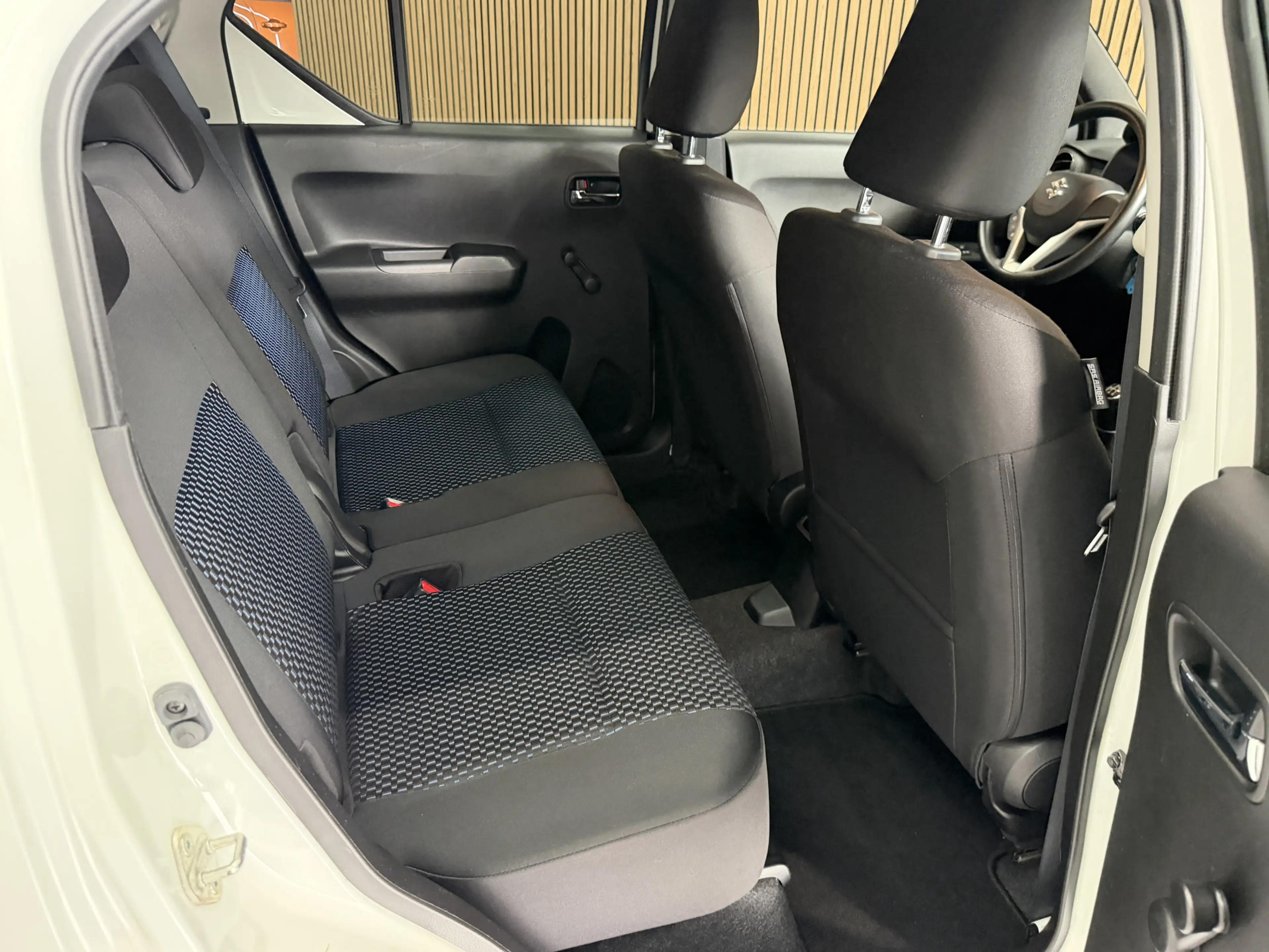 Suzuki Ignis 1.2 Smart Hybrid Select | Navi | Led | Camera | St — photo 38