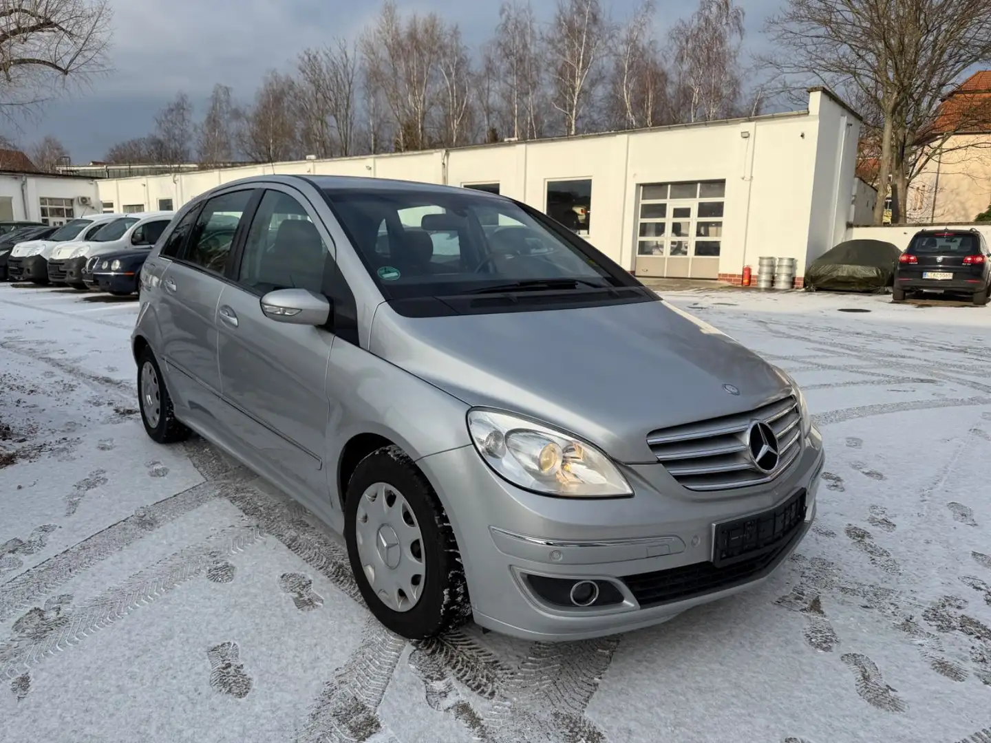 Mercedes-Benz B 170 Automatik, 1. HAND, TÜV NEU Silber - 1