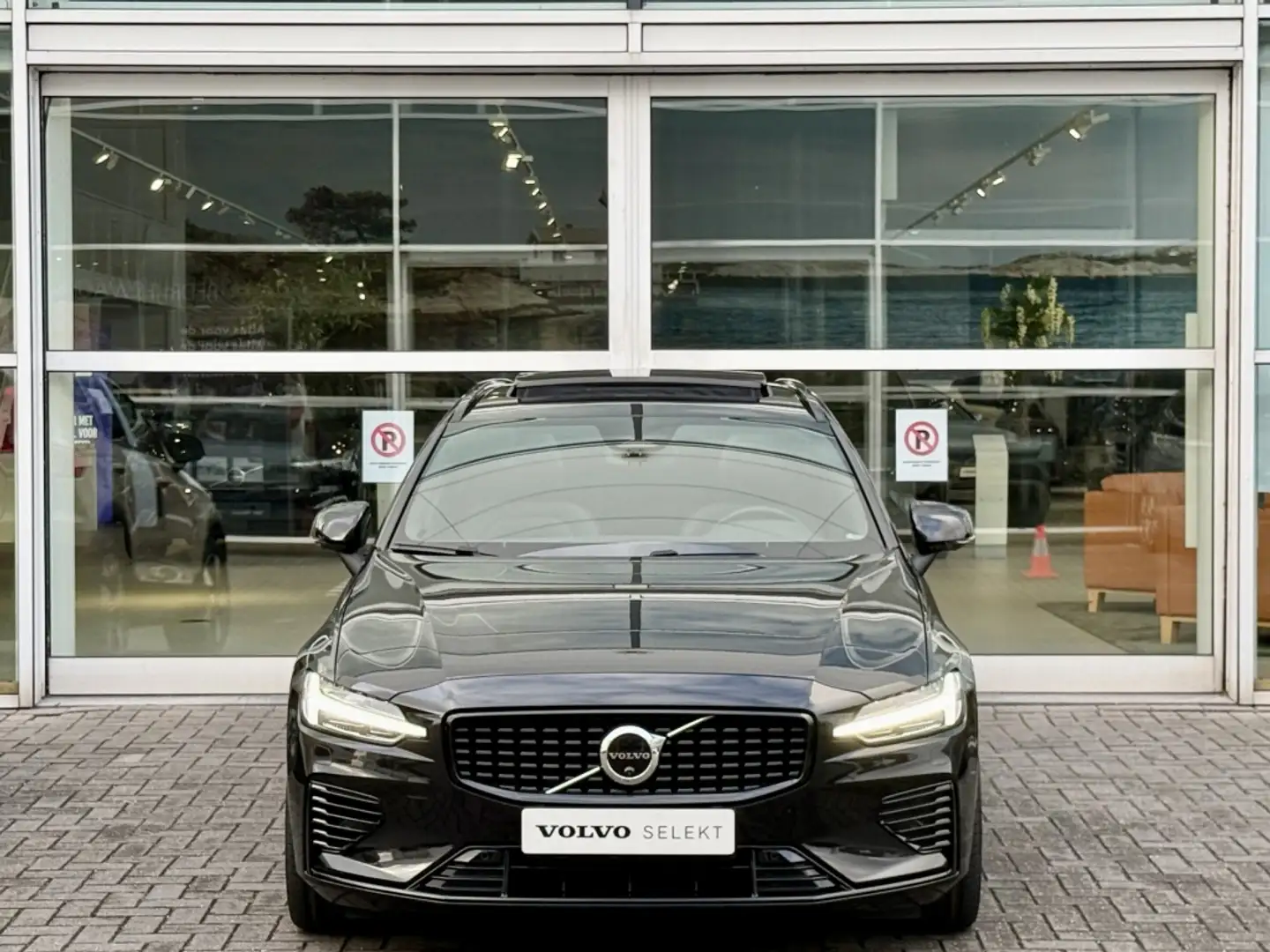 Volvo V60 T6 398PK Recharge Dark| Panodak| Adap.Cruise| 360C Schwarz - 2