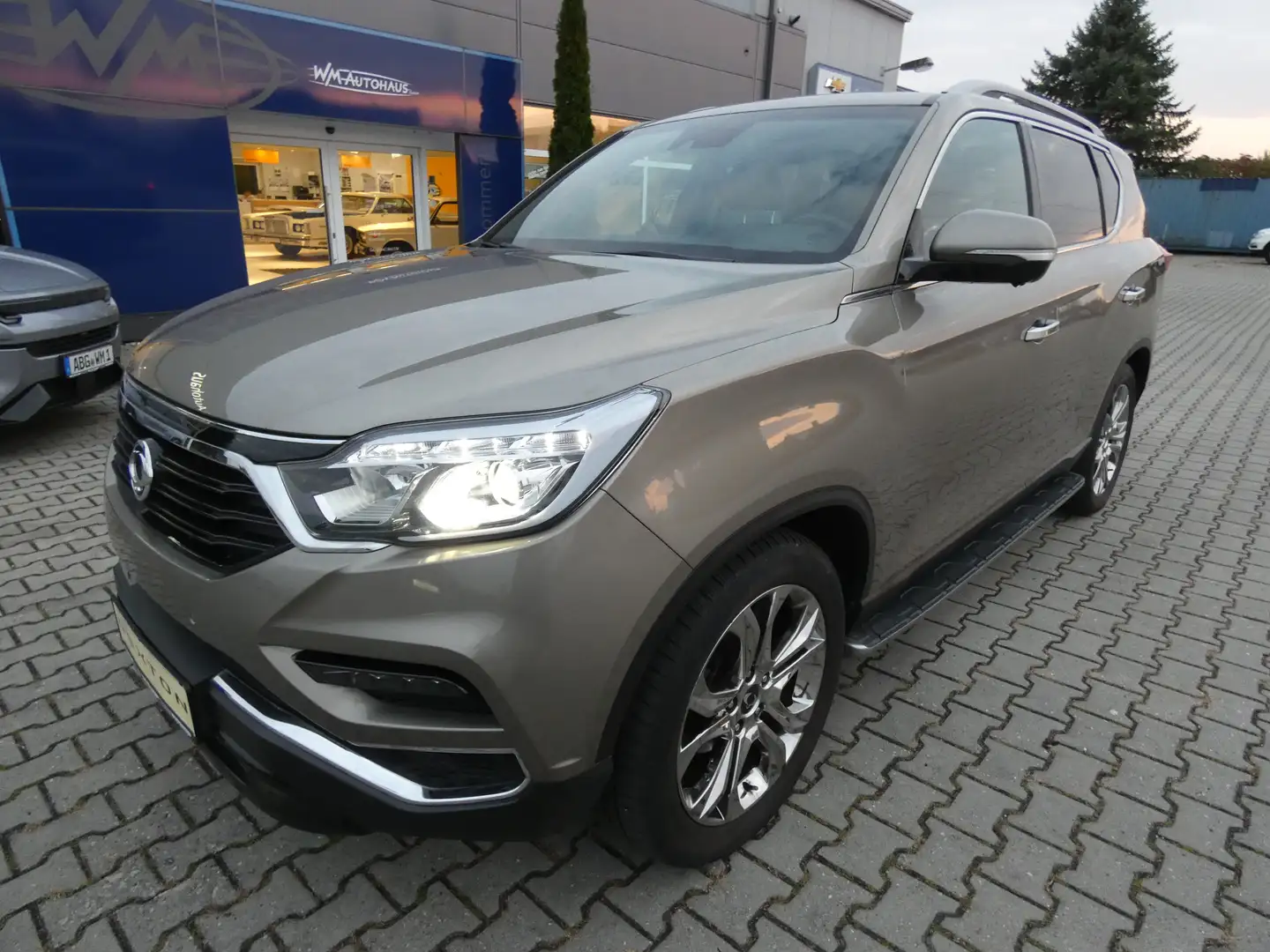 SsangYong Rexton 2.2 D 4WD, Automatik, Sapphire, AHK, 20"Alu, Navi Beige - 1