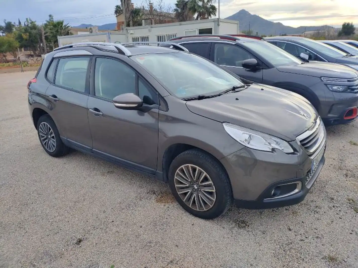 Peugeot 2008 1.2 VTI PureTech Active Gris - 1