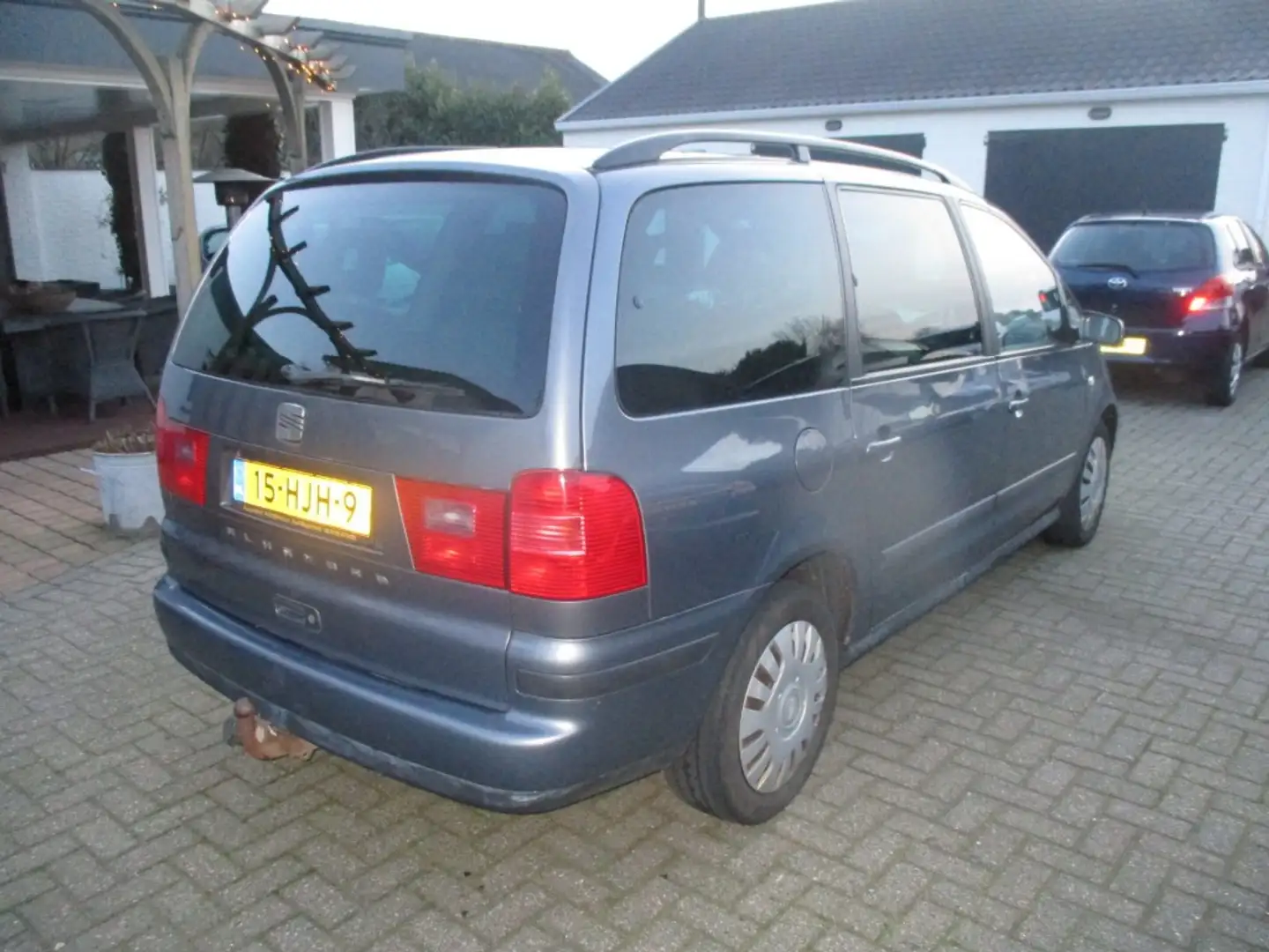 SEAT Alhambra 2.0 TDI Ecomotive Šedá - 2