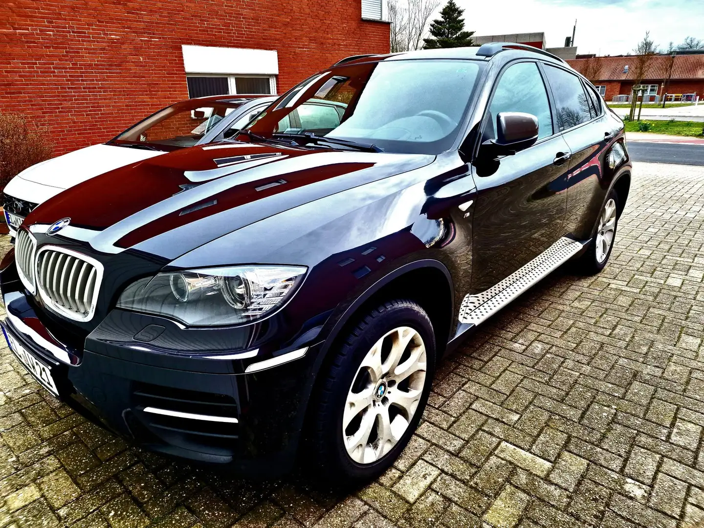 BMW X6 M50d (E71/E72) Schwarz - 1