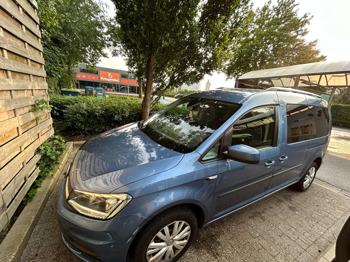 Volkswagen Caddy Caddy 1.4 BiFuel TGI (7-Si.) DSG Maxi Comfortline Bleu - 1