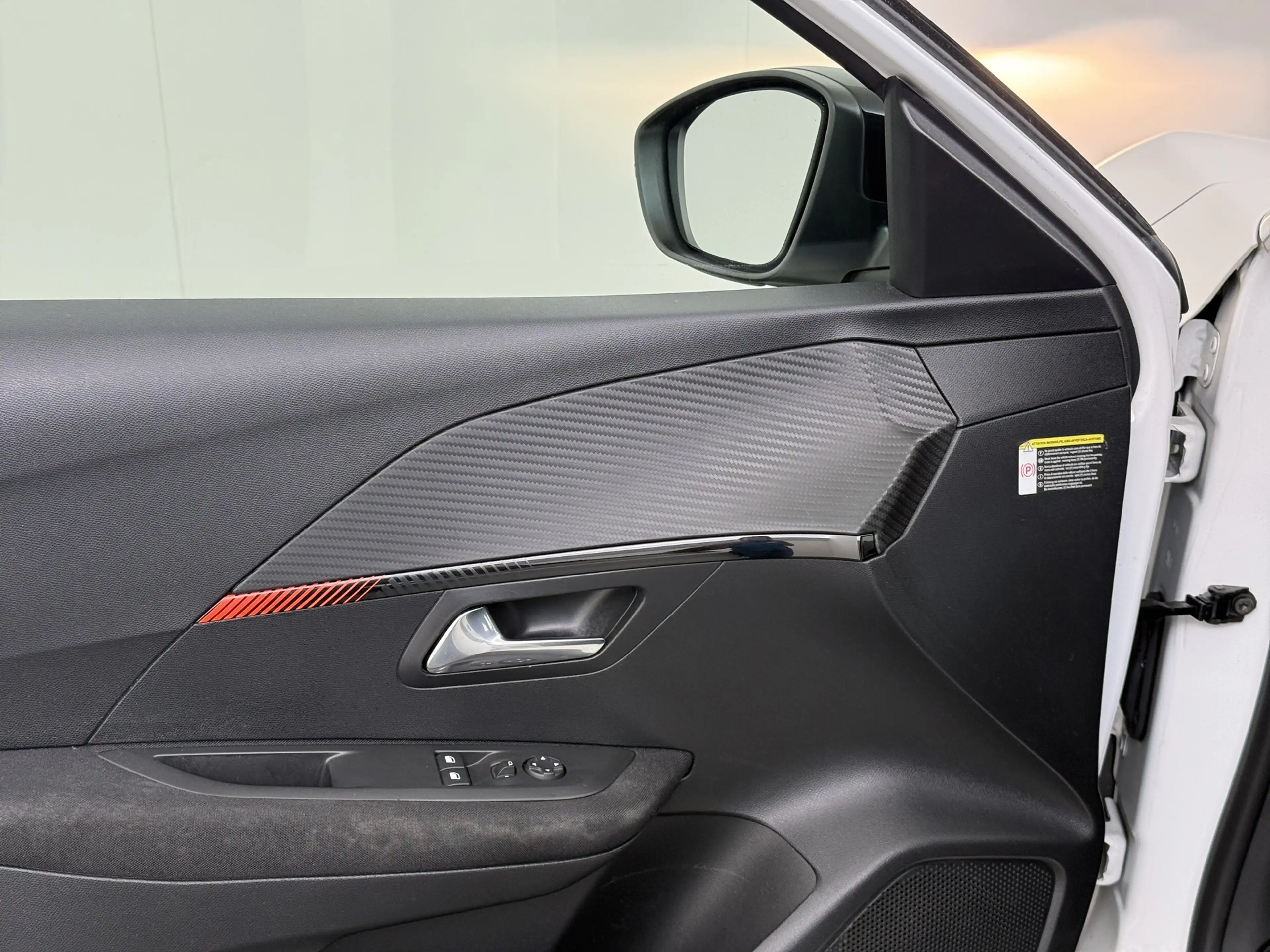 Peugeot e-208 EV 5Drs 50kWh All-Season Banden Navi Apple Carplay — photo 23
