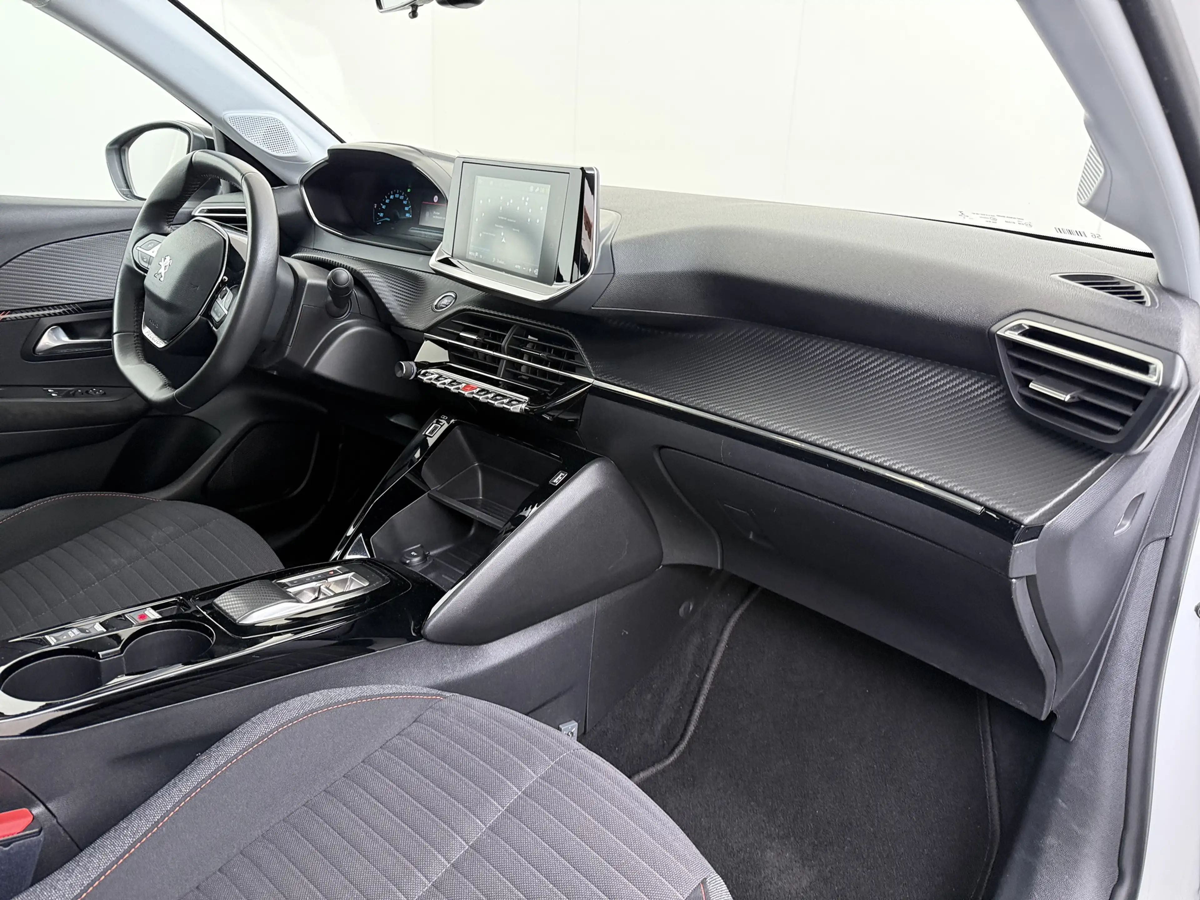 Peugeot e-208 EV 5Drs 50kWh All-Season Banden Navi Apple Carplay — photo 30
