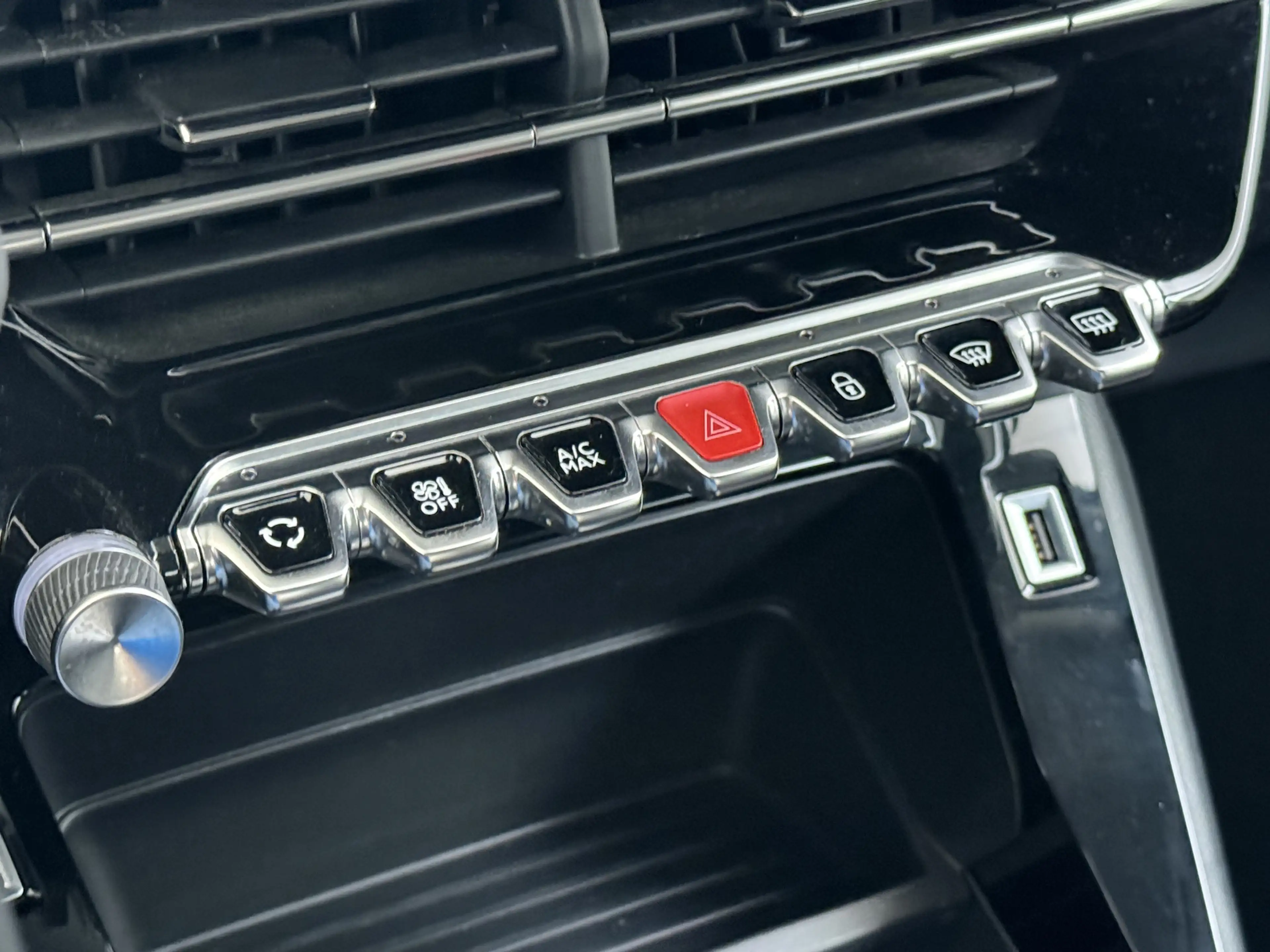 Peugeot e-208 EV 5Drs 50kWh All-Season Banden Navi Apple Carplay — photo 17