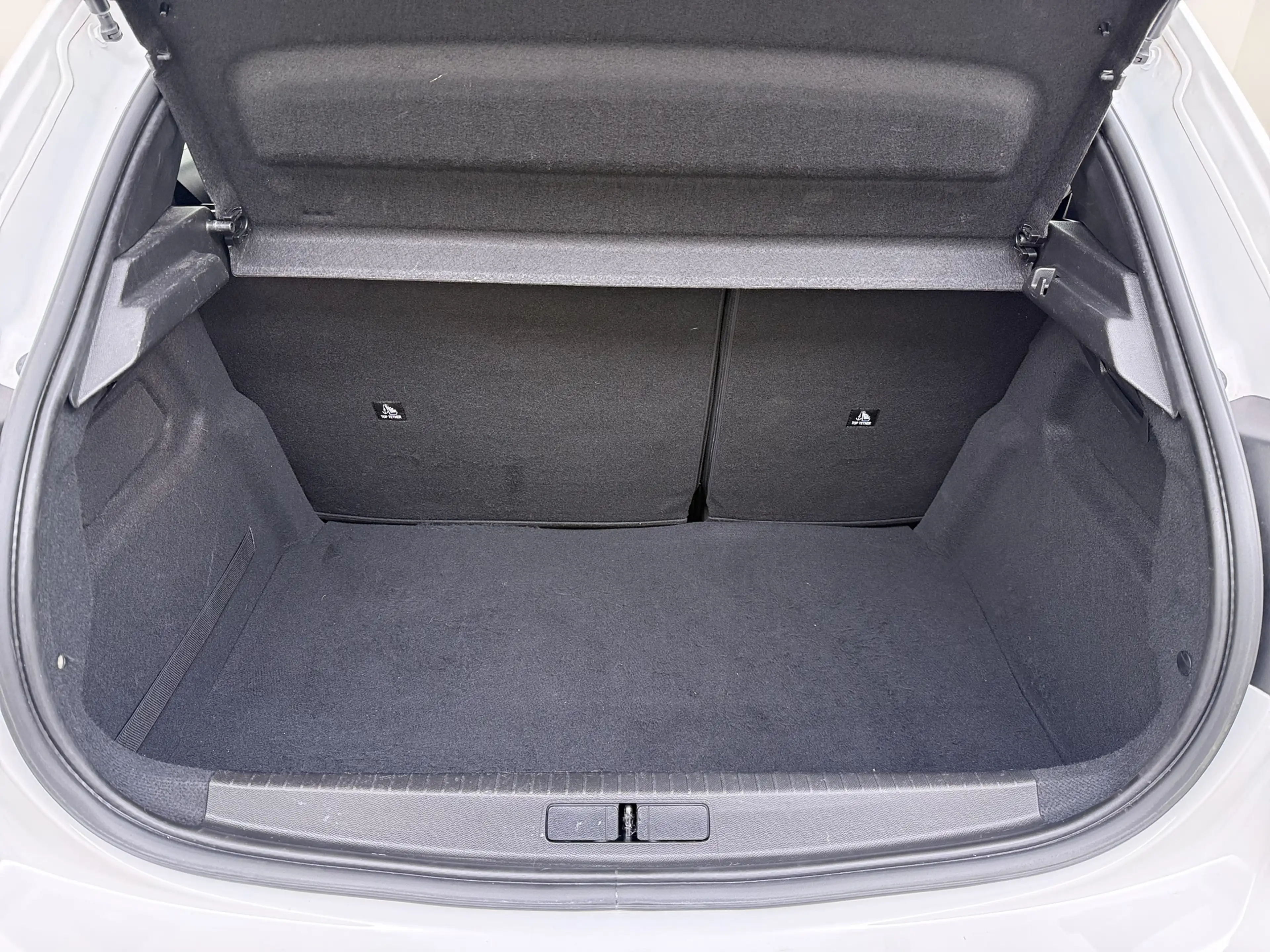 Peugeot e-208 EV 5Drs 50kWh All-Season Banden Navi Apple Carplay — photo 21